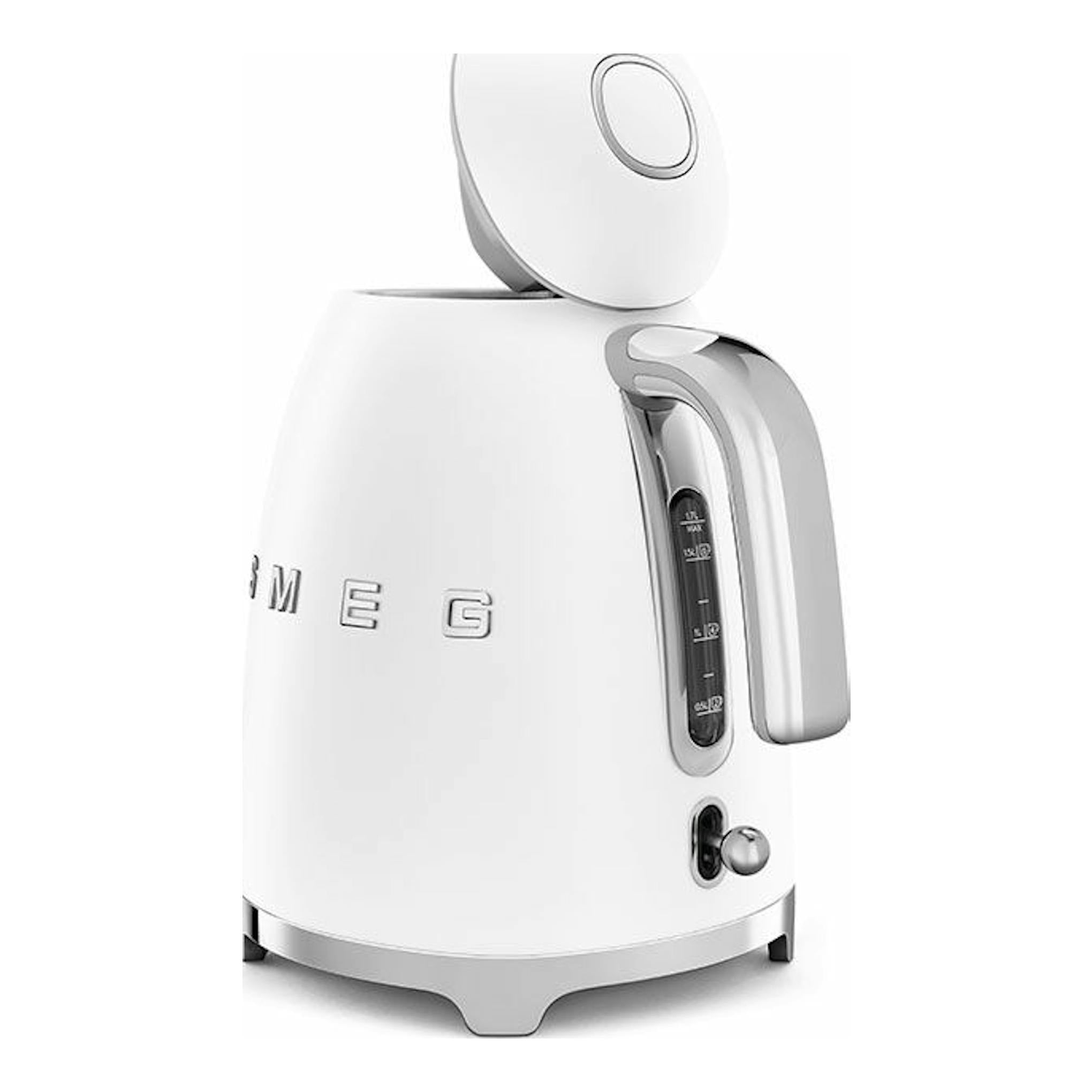 Hervidor Smeg KLF03WHMEU blanco, vista frontal en tres cuartos, con tapa abierta y asa gris.