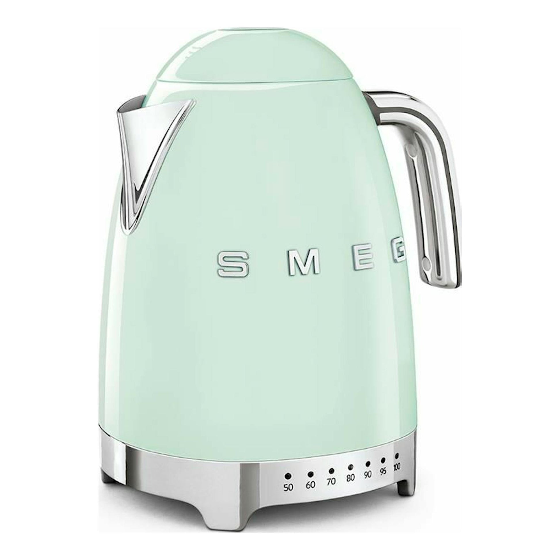 Hervidor Smeg KLF04PGEU verde agua, vista frontal en tres cuartos, con base cromada y asa metálica.