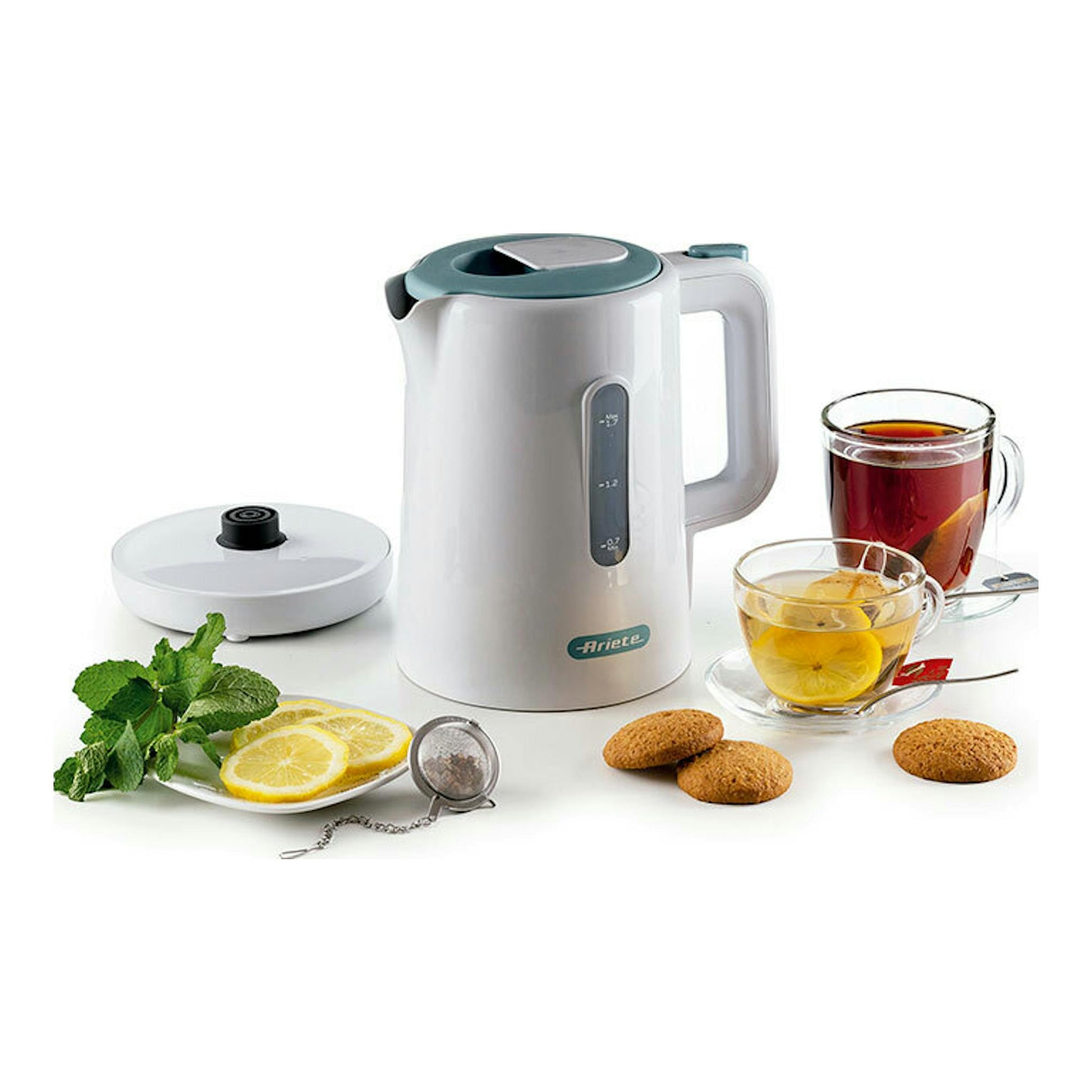 Hervidor eléctrico Ariete Breakfast blanco, vista frontal, con detalles verde agua y tazas de té.