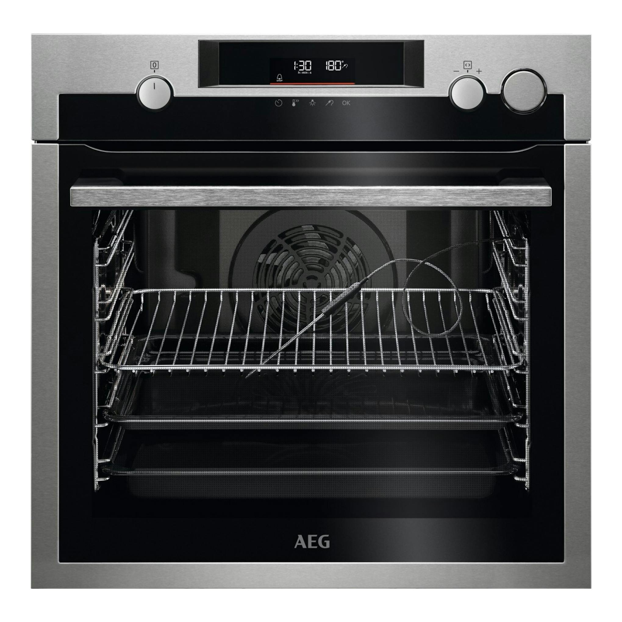 Horno AEG BPE577161M de acero inoxidable, vista frontal, puerta negra con display digital y mandos.