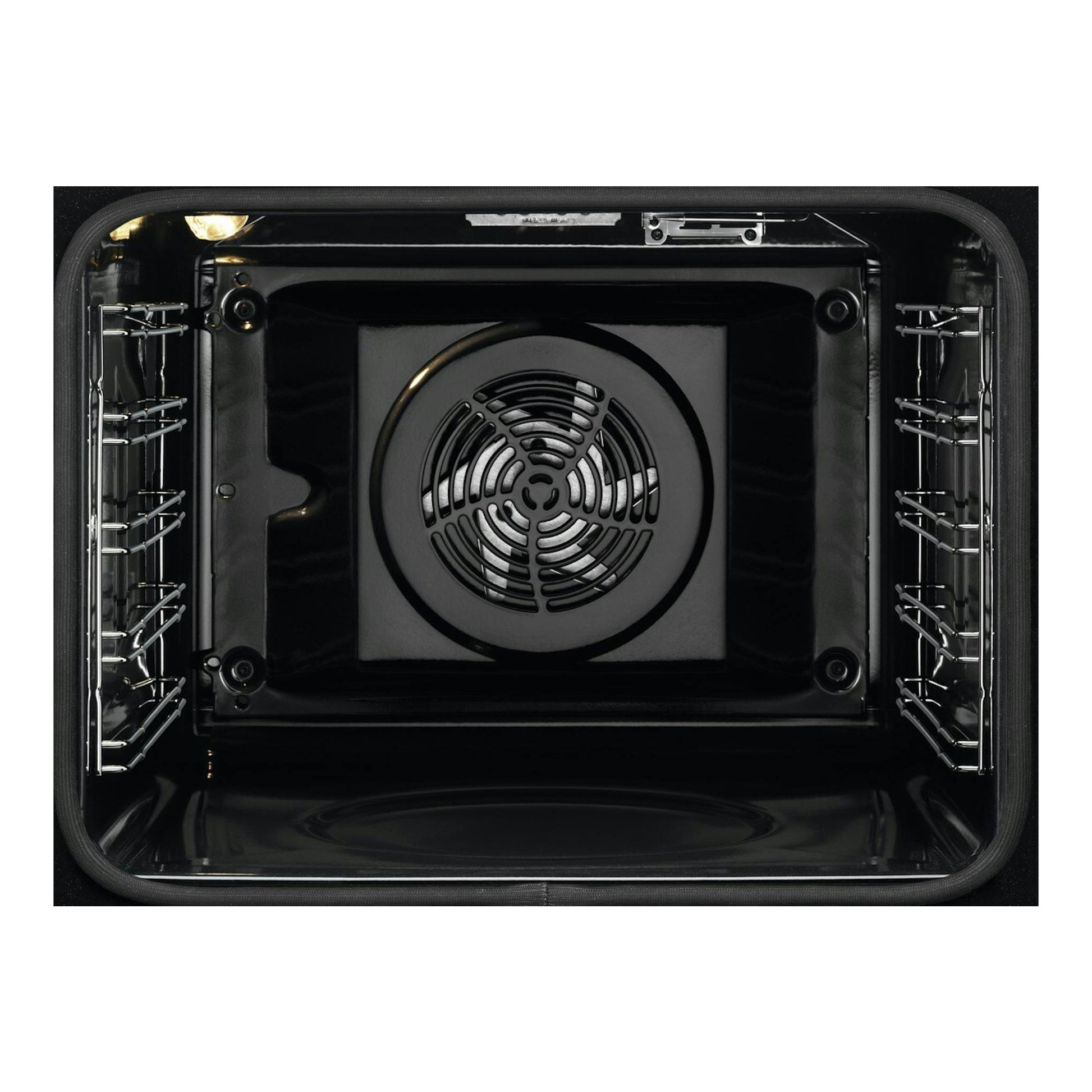 Interior de horno AEG BPB331061M negro, vista frontal, con ventilador circular y guías laterales.