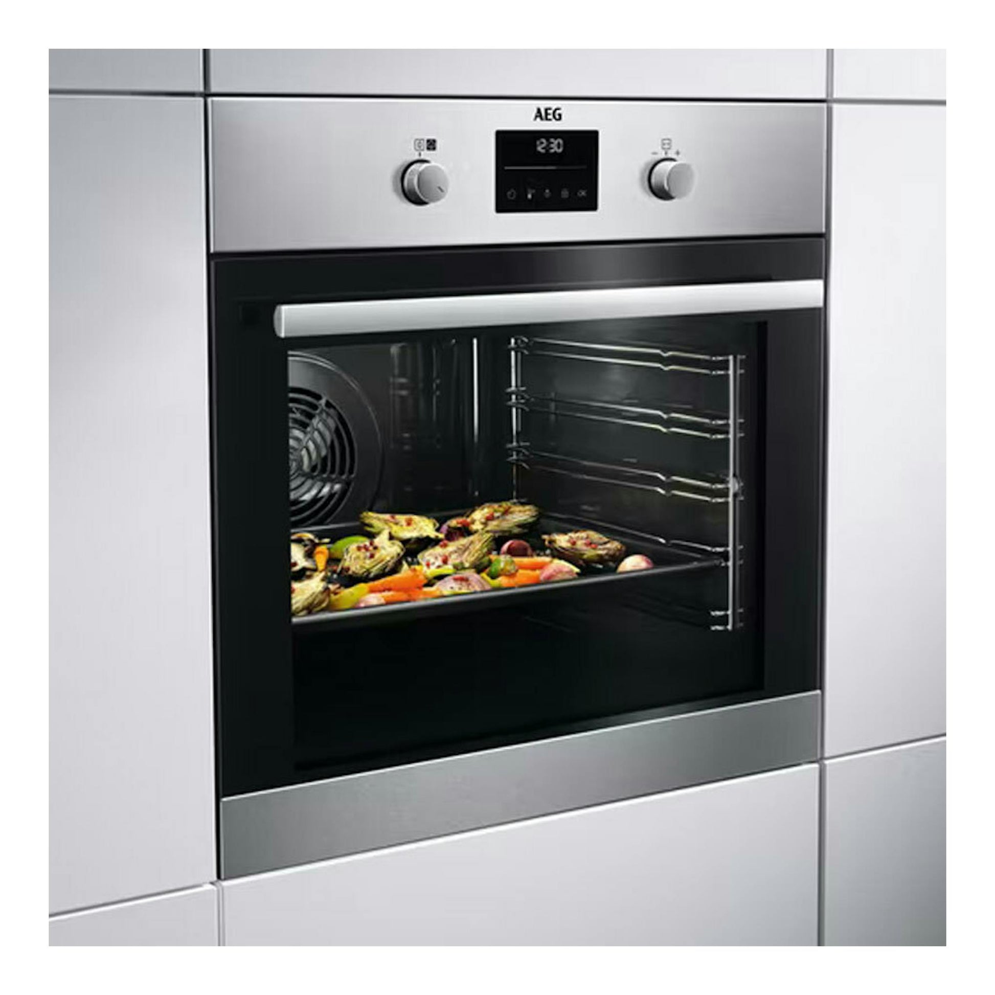 Horno AEG BPB331161M inox, vista frontal empotrada, con puerta negra y panel de control superior.