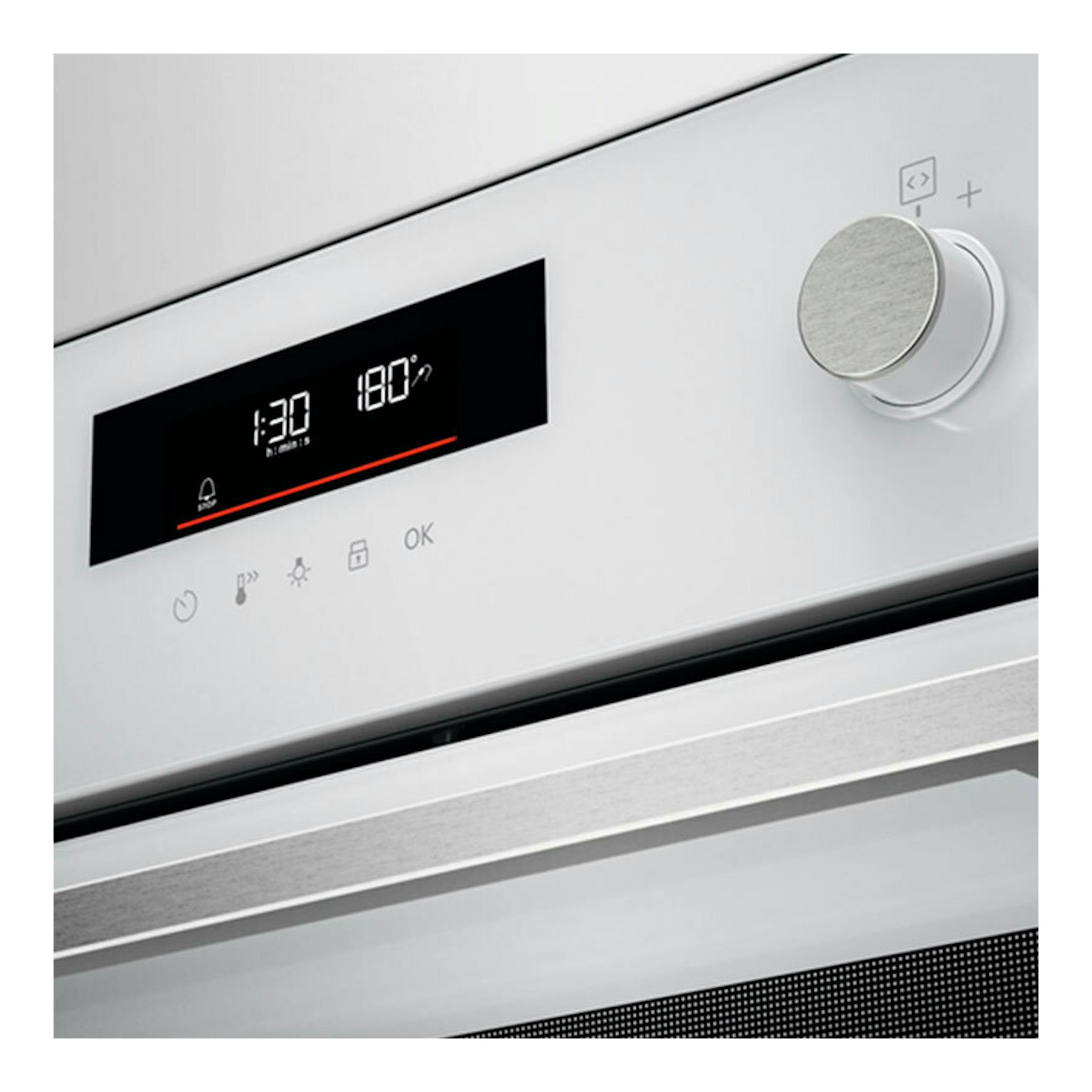 Horno AEG BPS535160W blanco, vista en ángulo del panel frontal con display y mando giratorio.