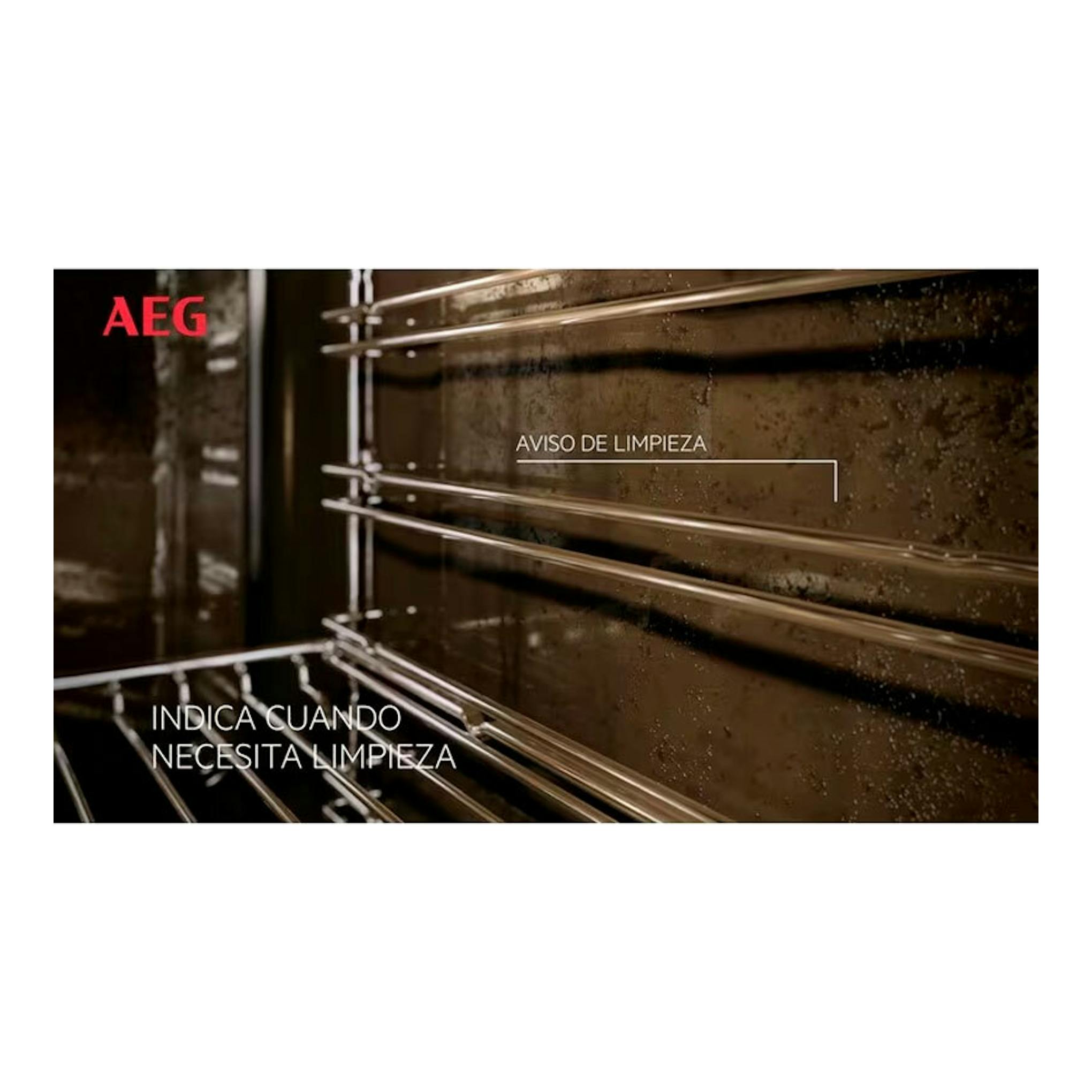 Horno AEG BSS578271M, vista interior en color oscuro, con rejillas y aviso de limpieza.