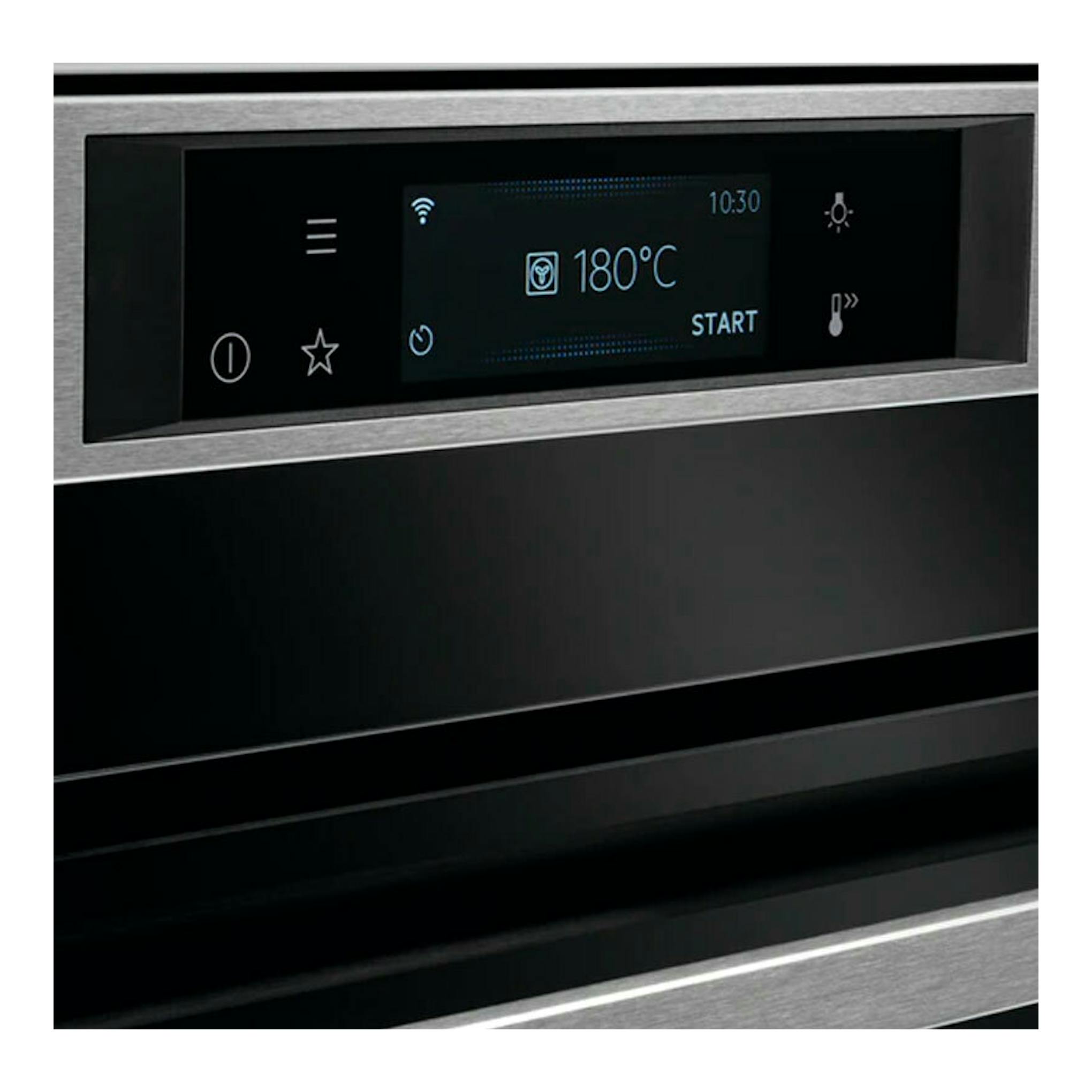 Horno AEG KPE742280M en inox y negro, vista frontal parcial con panel táctil digital iluminado.