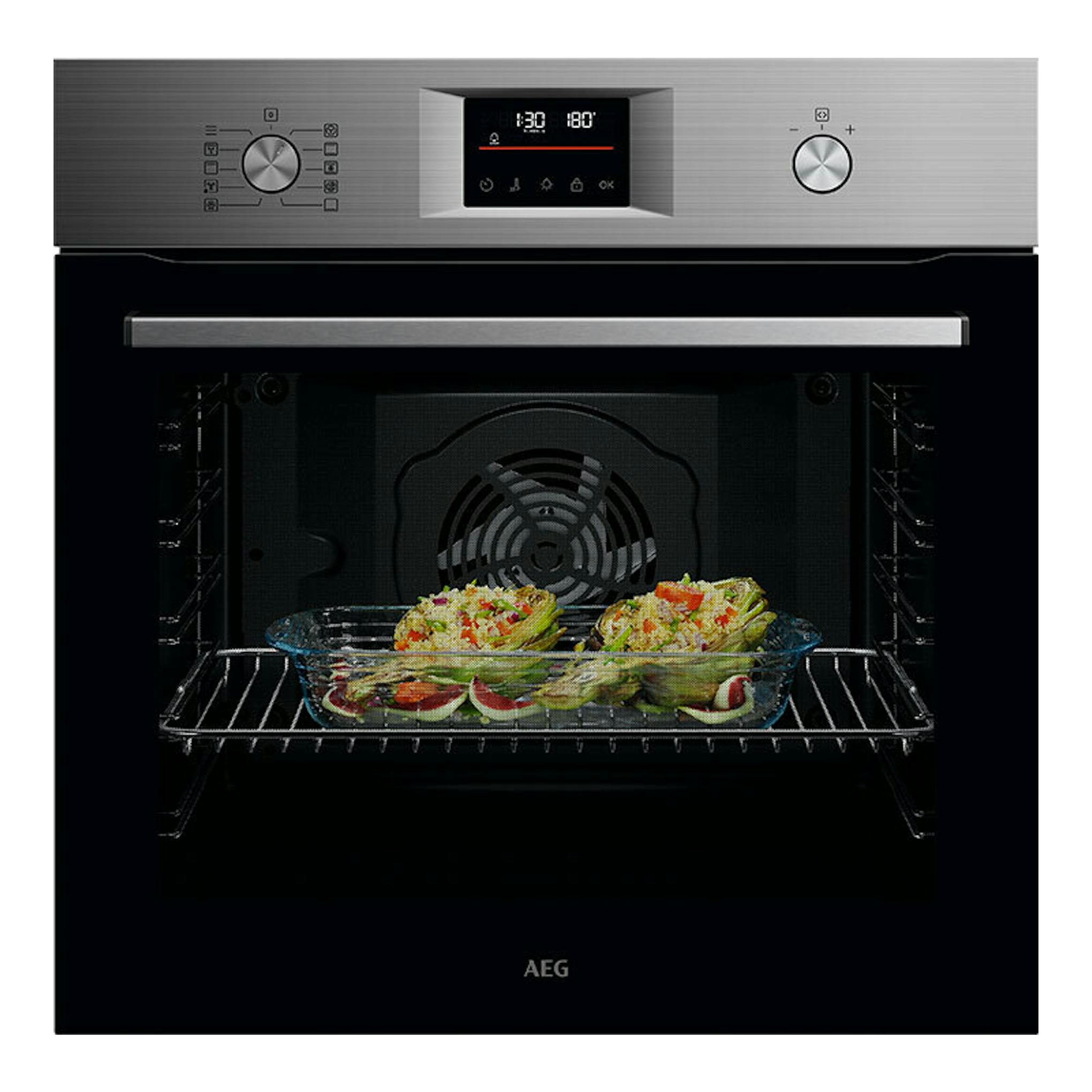 Horno AEG OU5PB40SM inox, vista frontal, puerta abierta, con bandeja de comida en el interior.