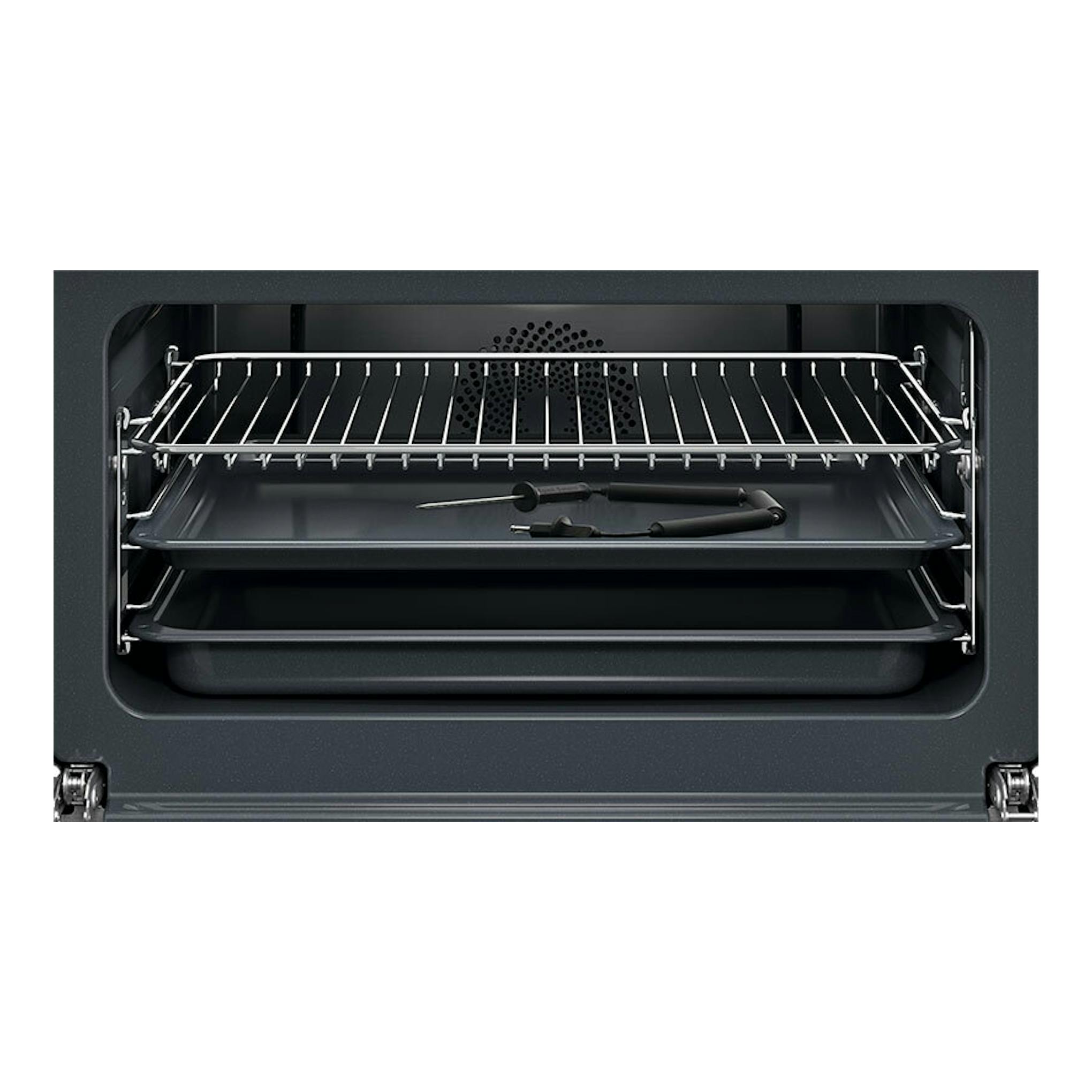 Horno AEG TK8NK721B de cristal negro, vista frontal del interior con rejilla y bandejas.