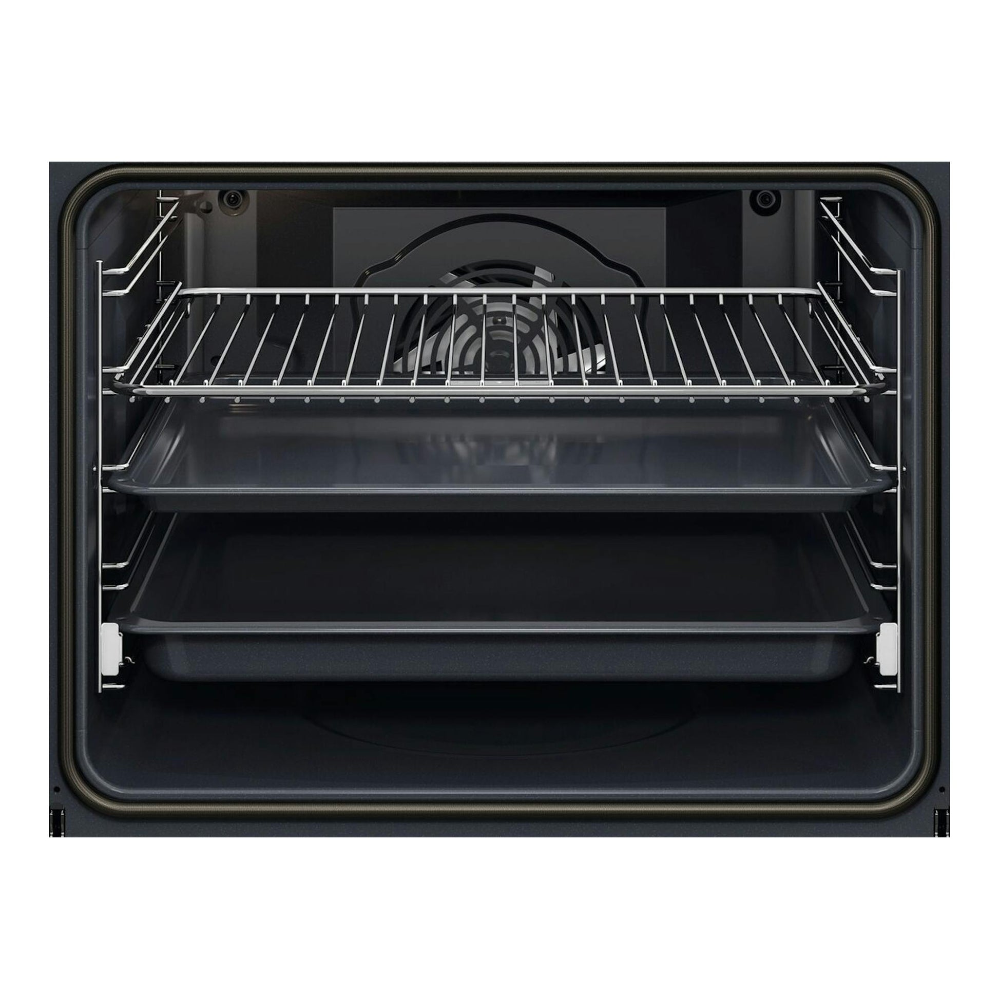 Interior de horno AEG TU5PB43SM negro, vista frontal, con tres bandejas y ventilador trasero.