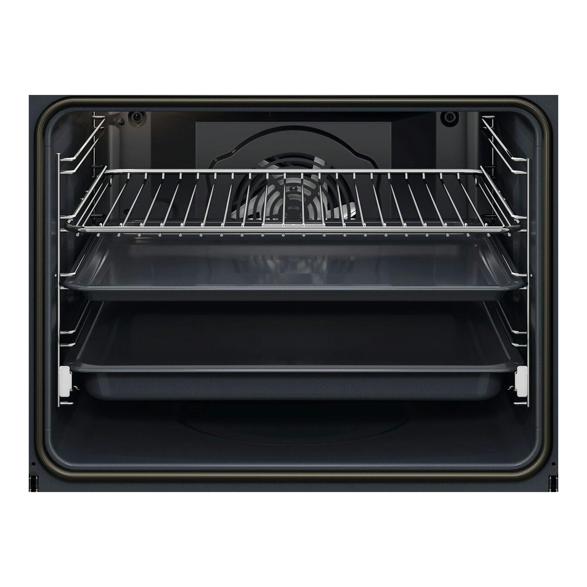 Interior de horno AEG TU5PB43SM negro, vista frontal, con tres bandejas y ventilador trasero.