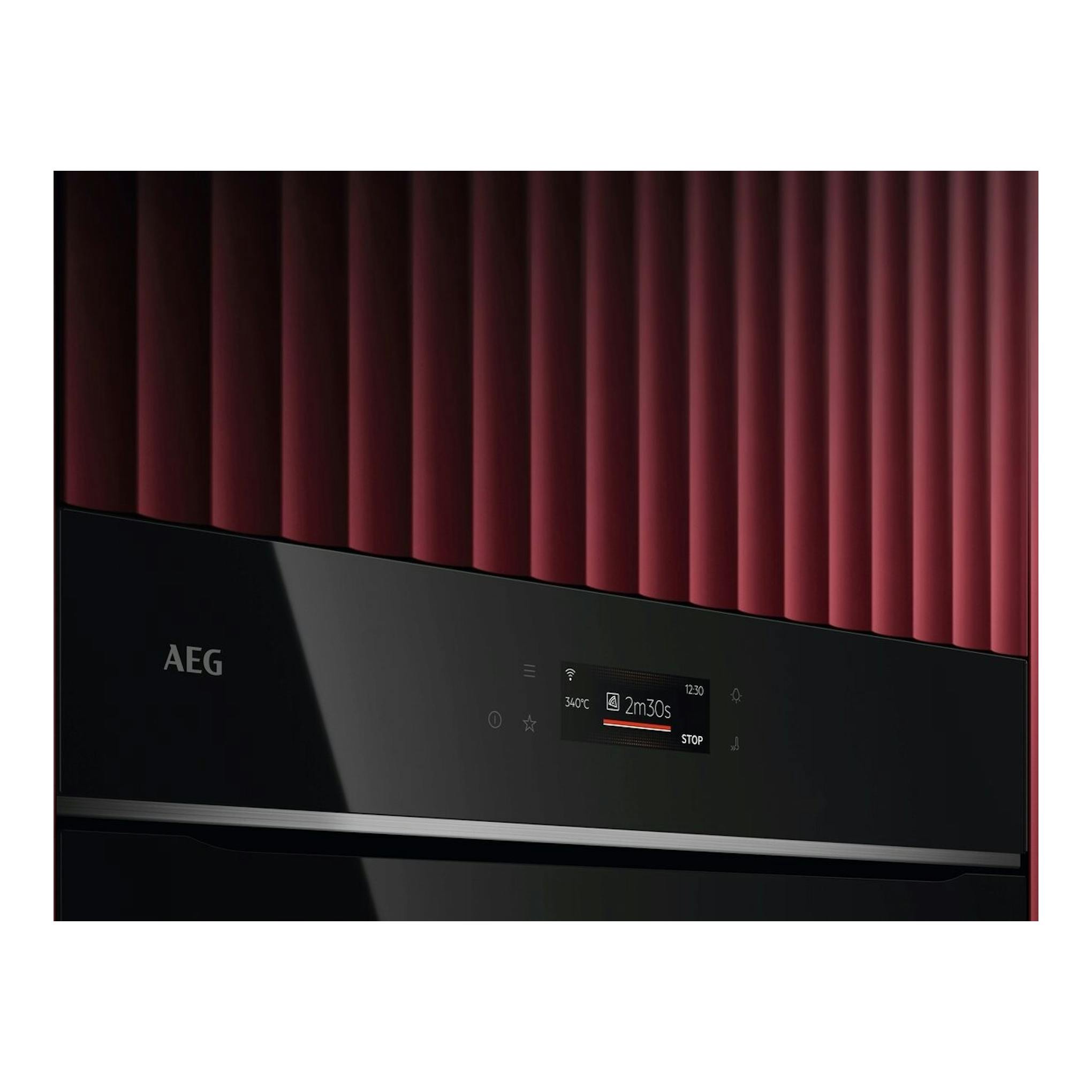 Horno AEG TX7PB631SB negro, vista frontal con panel táctil y pantalla digital.