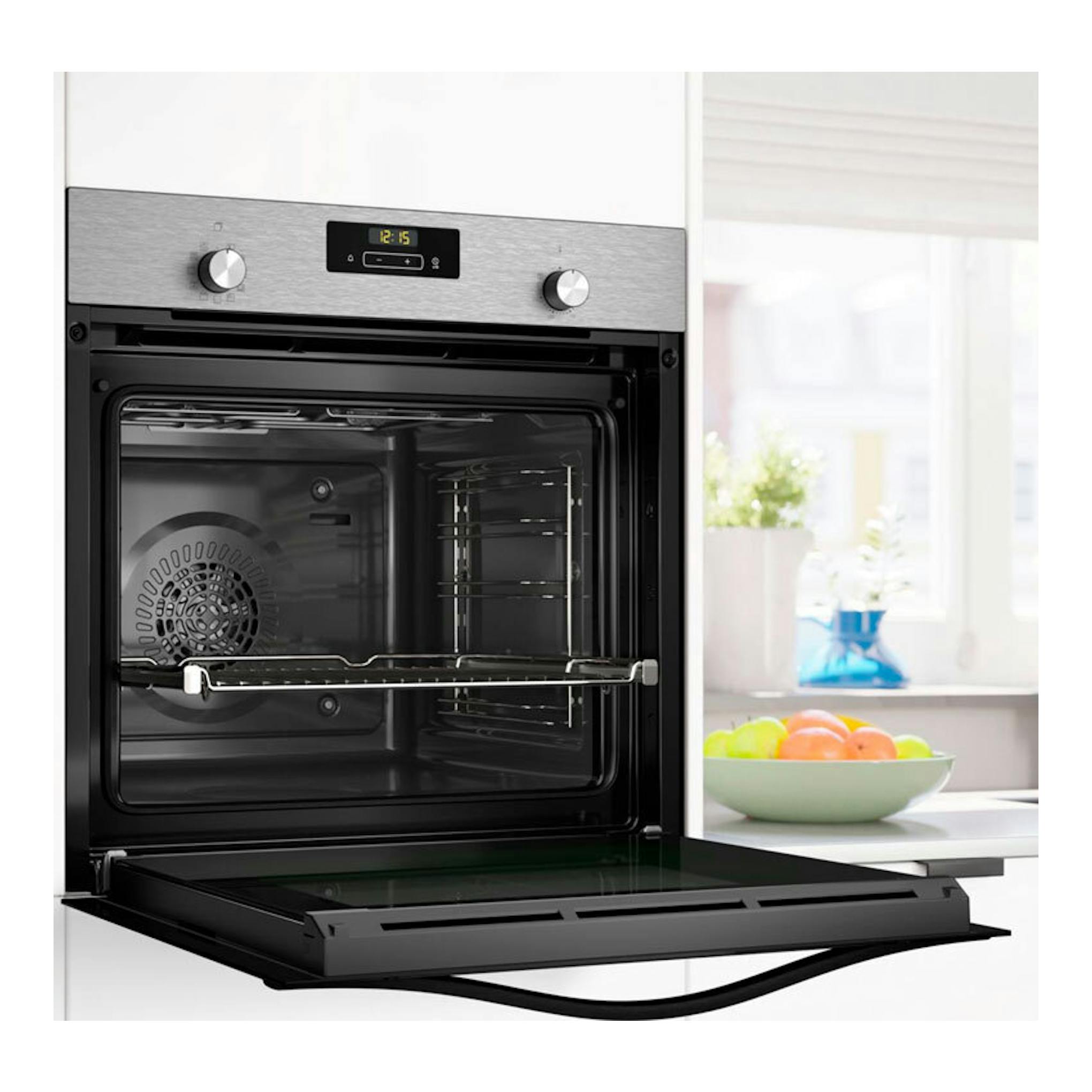 Horno Balay 3HB4151X3 inox empotrado, puerta abatible abierta, frontal plateado con dos mandos y display.