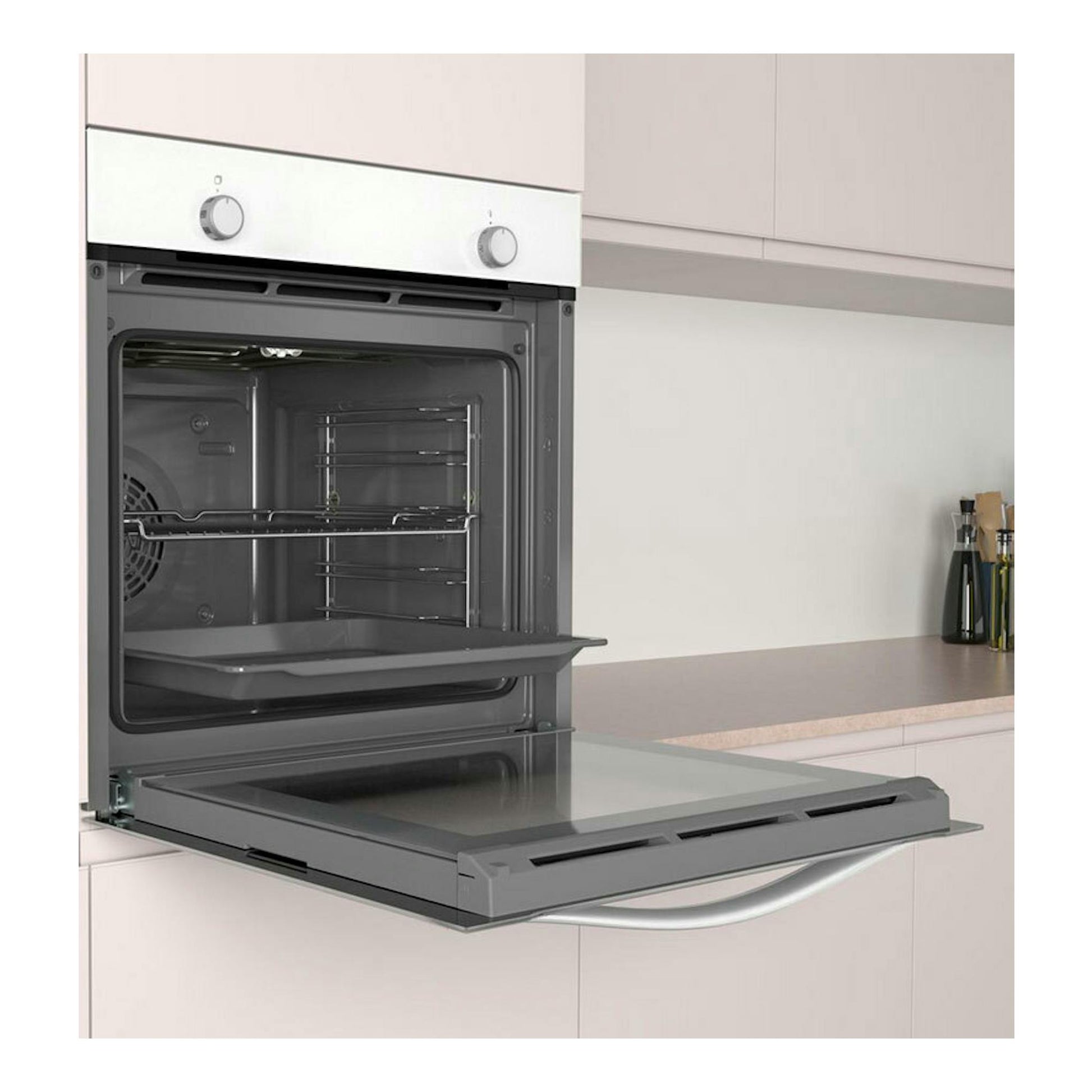Horno Balay 3HB5000B2 blanco empotrado, visto de frente con la puerta abatible abierta.
