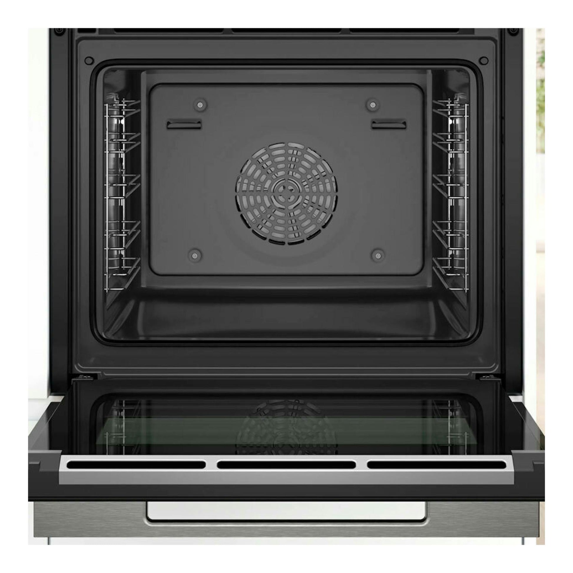Horno Bosch HRG7361B1 negro, vista frontal con puerta abierta e interior negro con ventilador central.