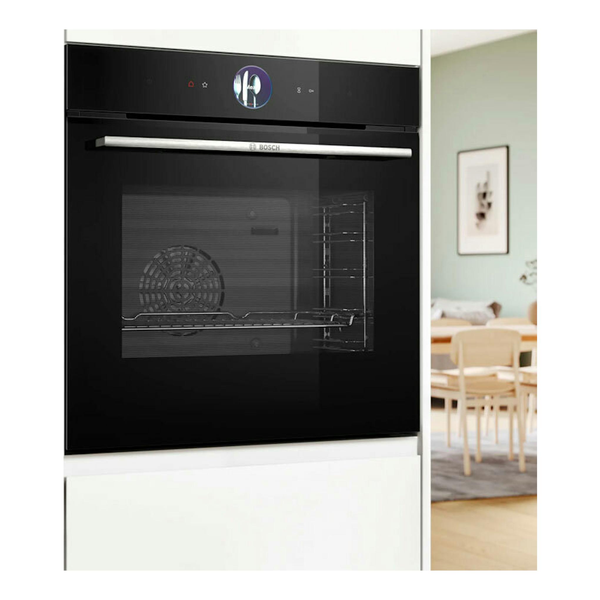 Horno empotrable Bosch HRG7361B1 negro, vista frontal con puerta de cristal y panel táctil.