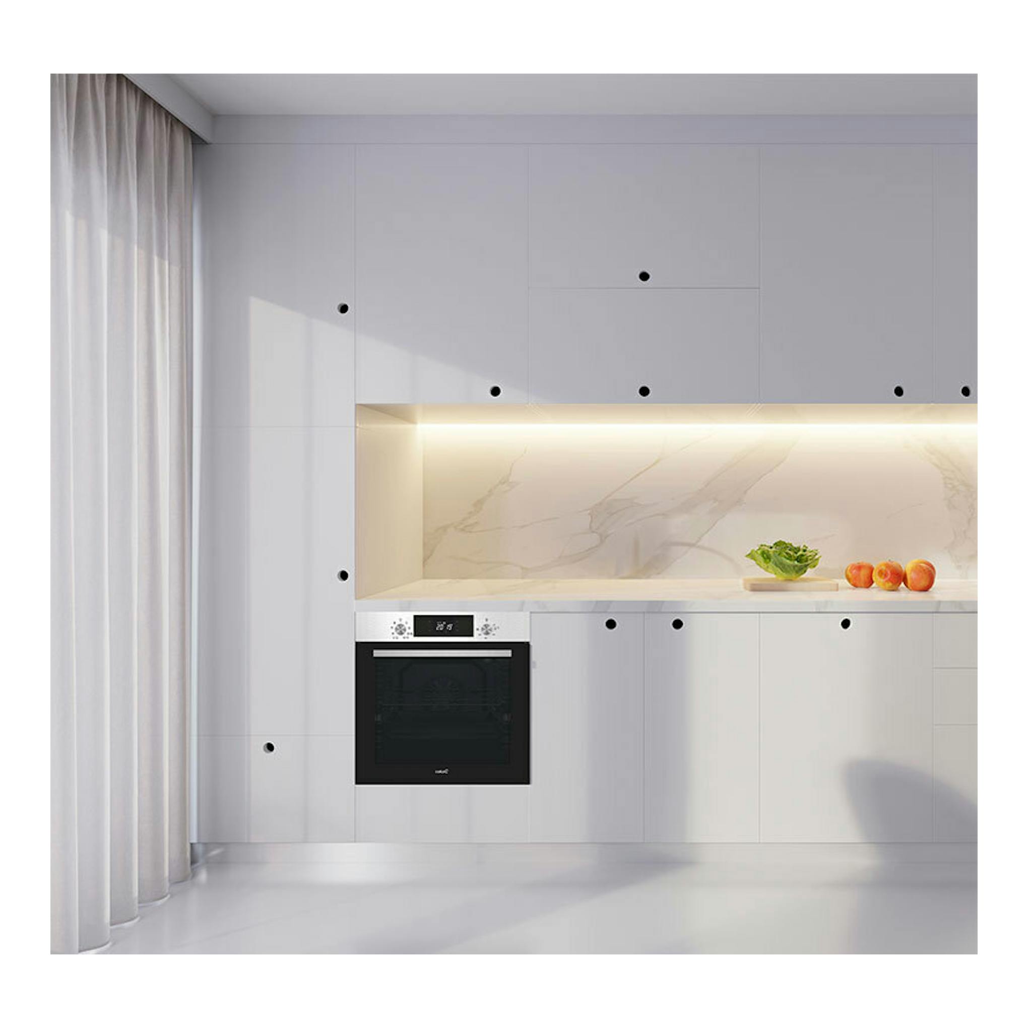 Horno empotrado Cata MDS8008X AIRFRYER inox, frontal negro en cocina blanca.
