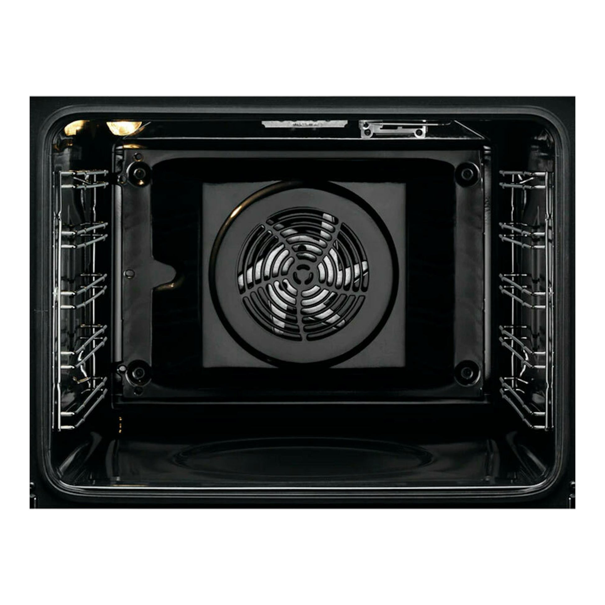 Interior de horno Electrolux EOC6P77X inox, vista frontal, negro, con ventilador circular central y rejillas laterales.