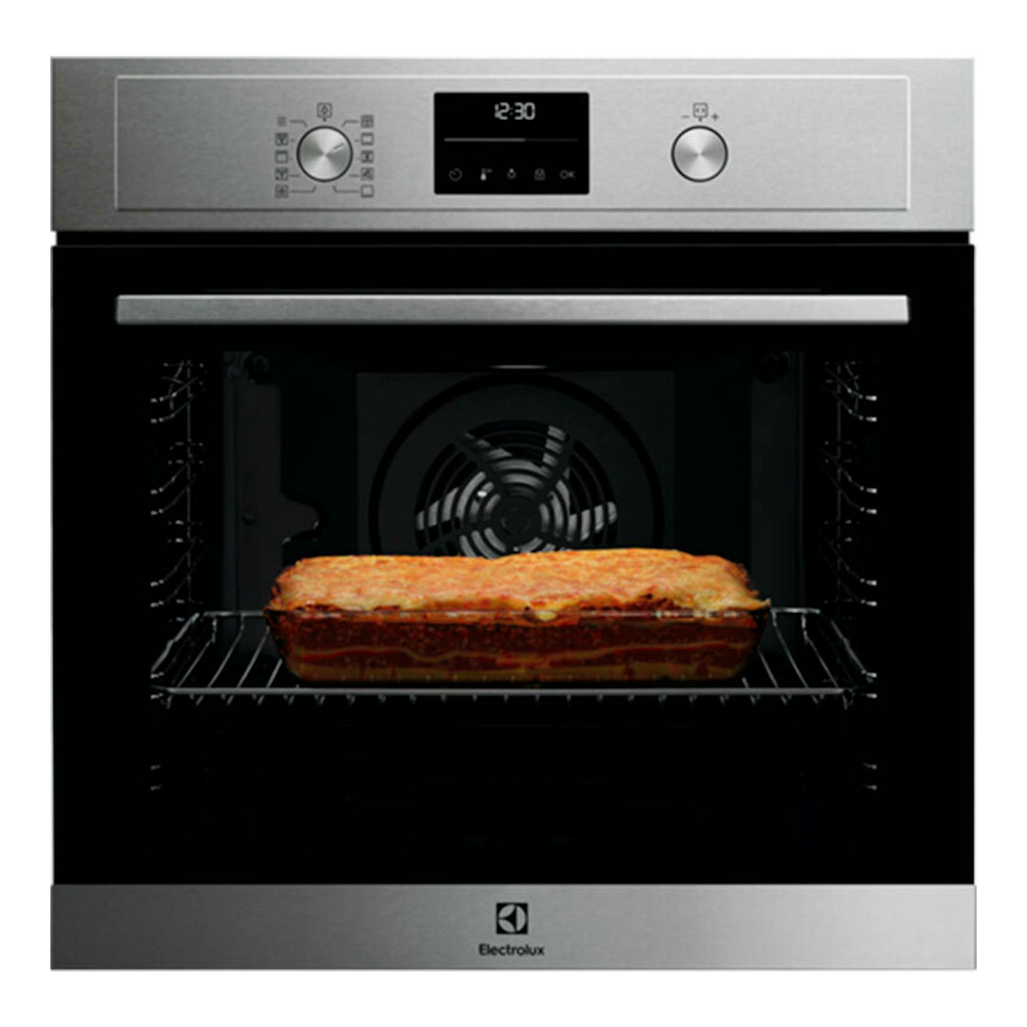 Horno Electrolux EOF6P54TX inox, vista frontal, con bandeja de comida gratinada en el interior.