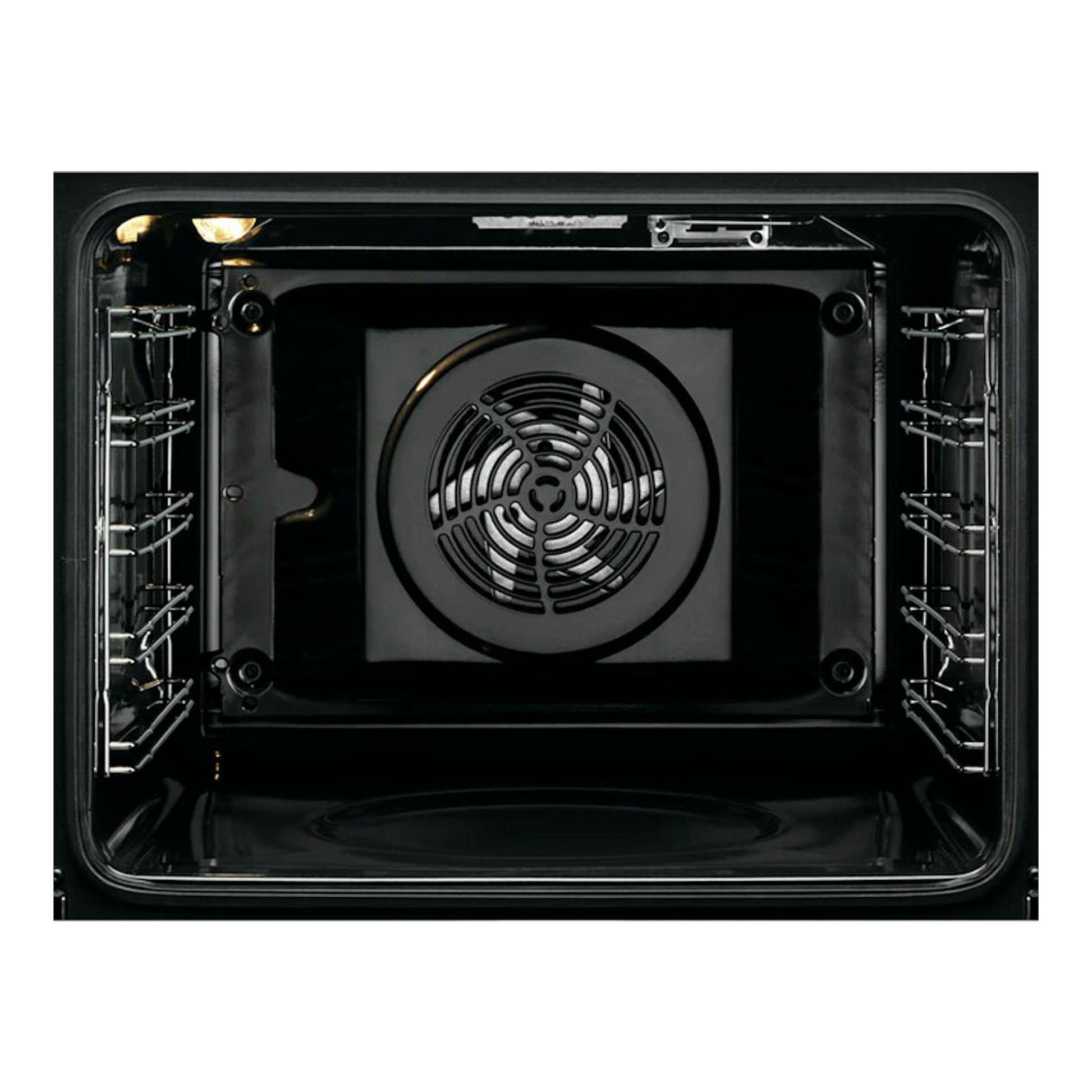 Interior de horno Electrolux EOF6P77X inox, vista frontal, con ventilador central y bandejas laterales.