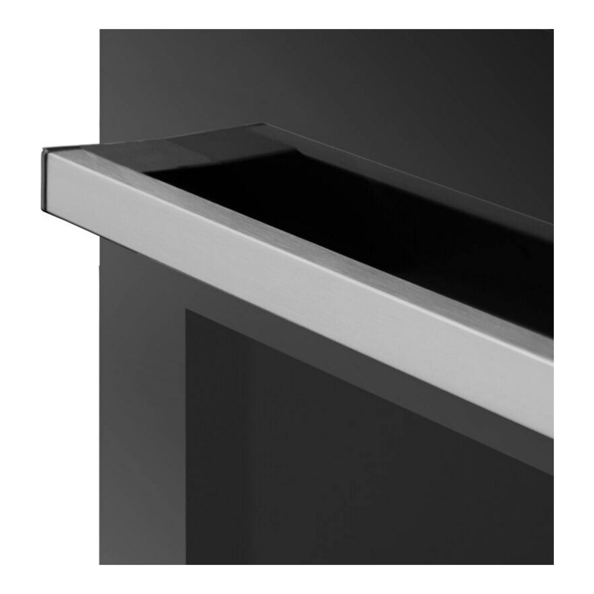 Horno Fagor 8H-185BX inox, vista en ángulo del frontal negro con marco superior de acero inoxidable.