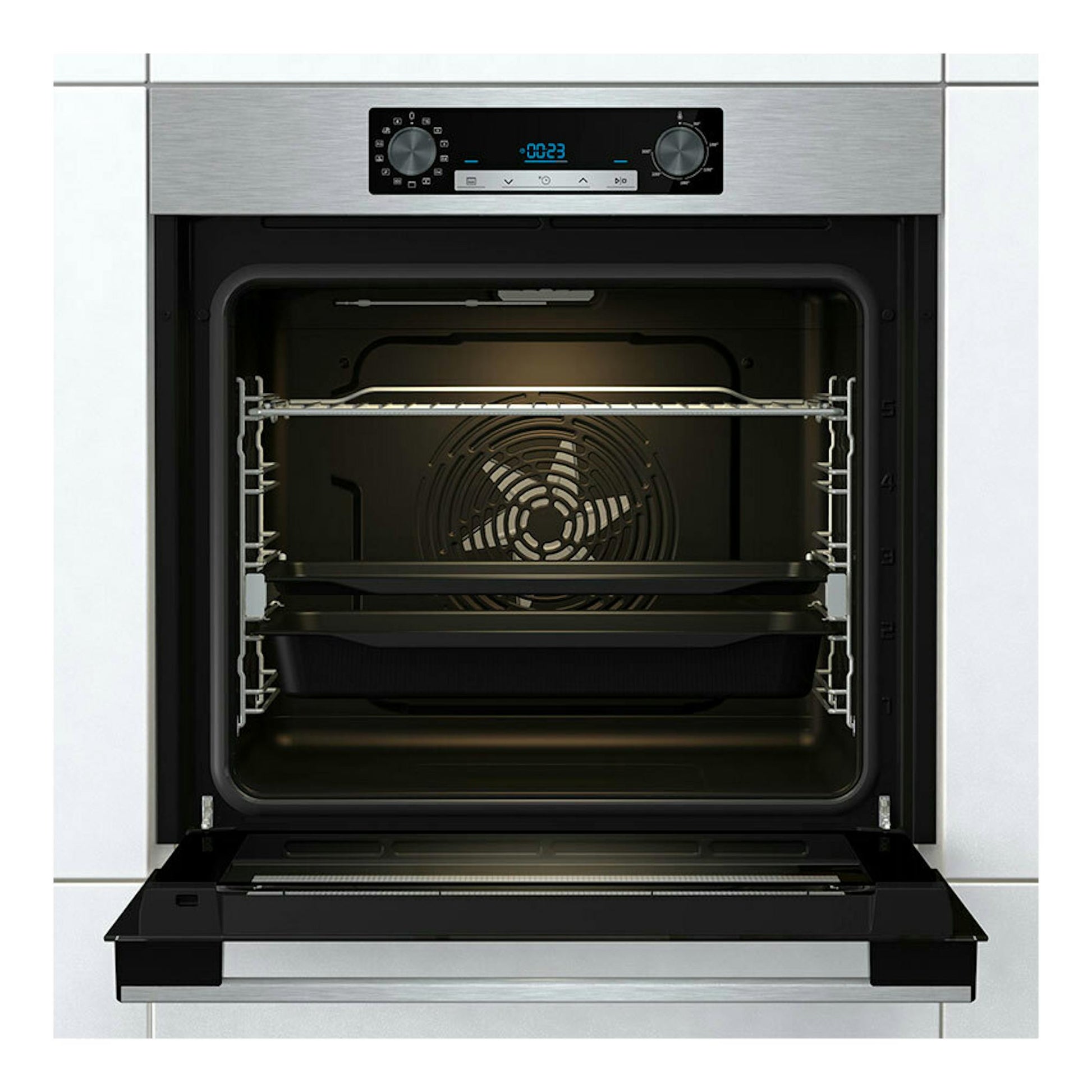 Horno Hisense BSA65226AX inox, frontal con puerta abierta y panel digital.