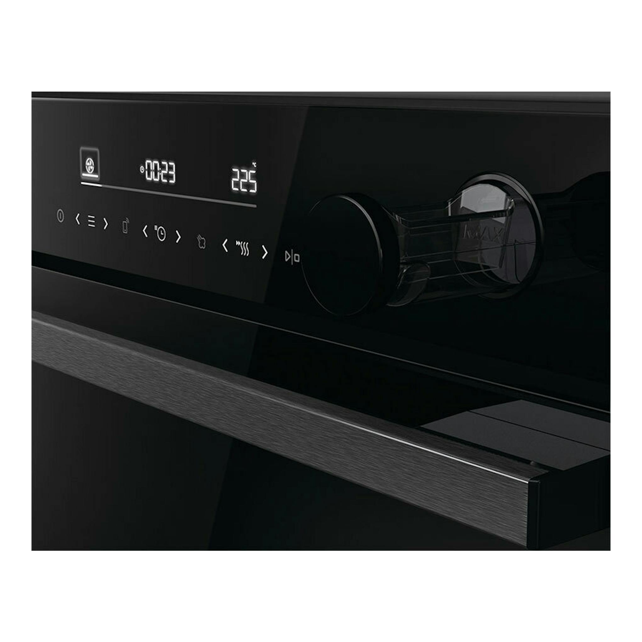 Panel frontal de horno Hisense BSA66346PBGWIFI negro, con display digital y mando giratorio.
