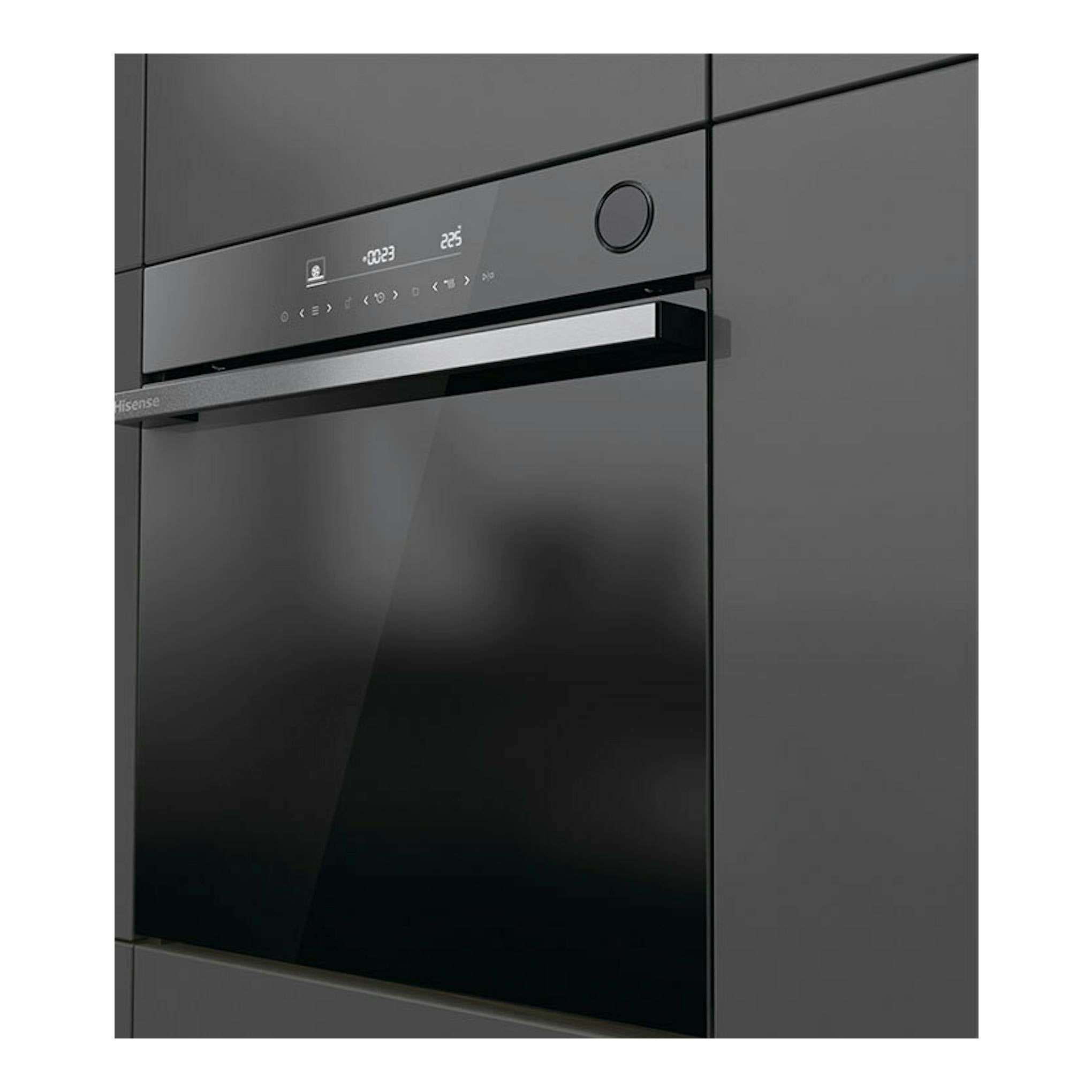 Horno empotrado Hisense BSA66346PBGWIFI negro, vista frontal, con panel táctil y puerta de vidrio.
