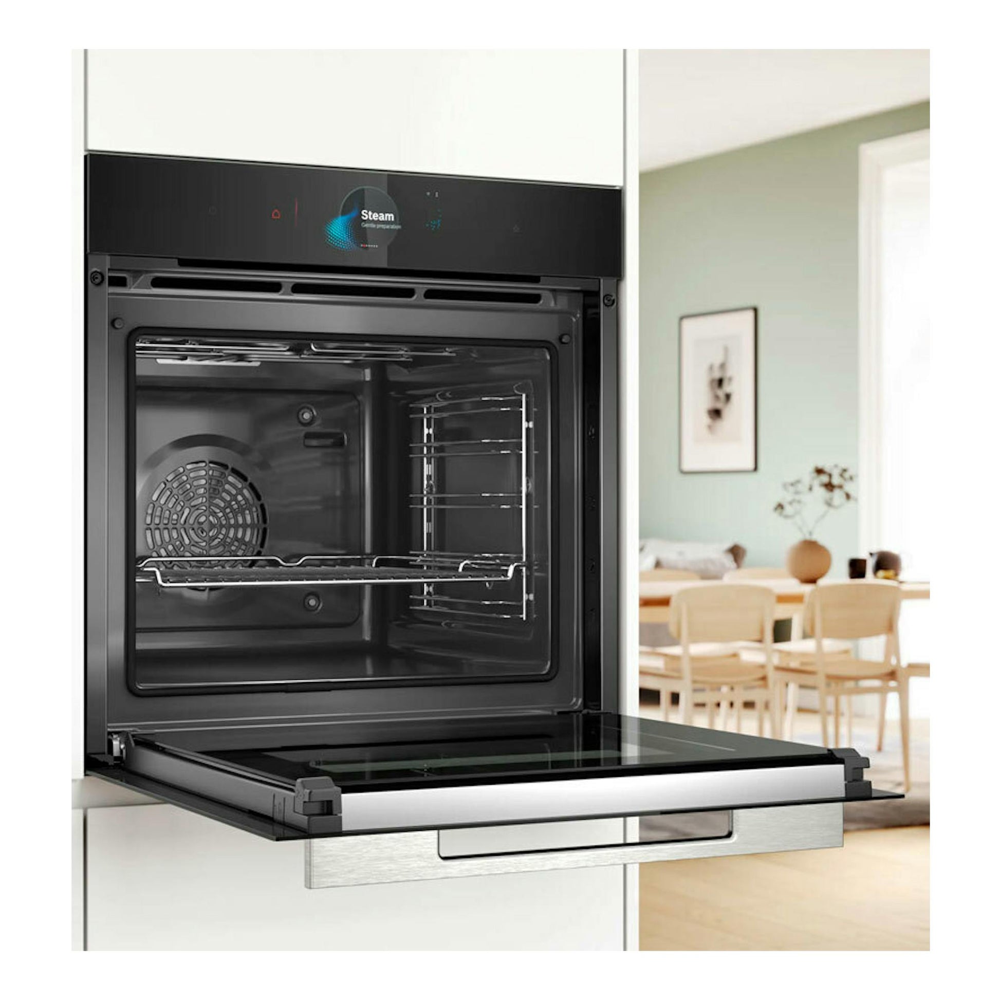 Horno integrable Bosch HRG7784B1 negro, puerta abatible abierta y vista frontal del interior.