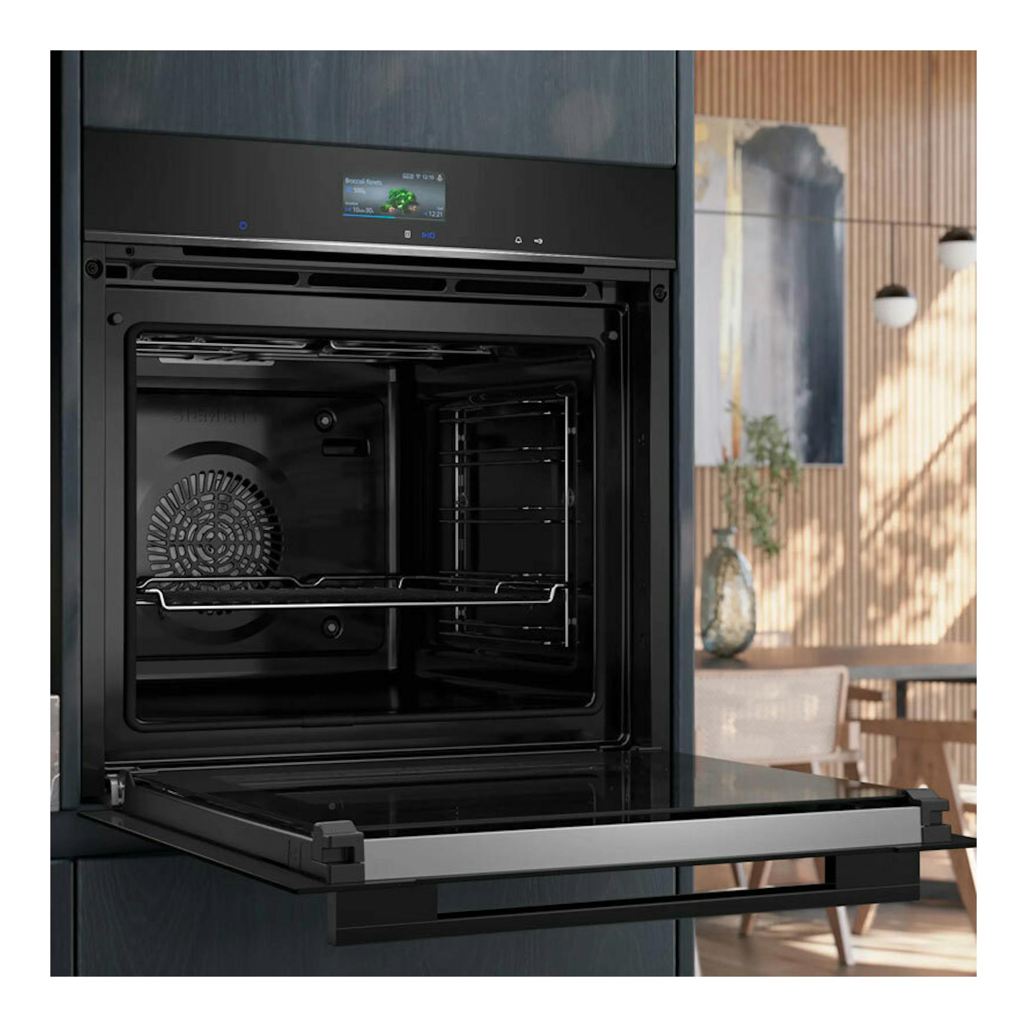 Horno integrable Siemens HB776G1B1 negro, vista frontal con puerta abatible abierta y panel táctil superior.