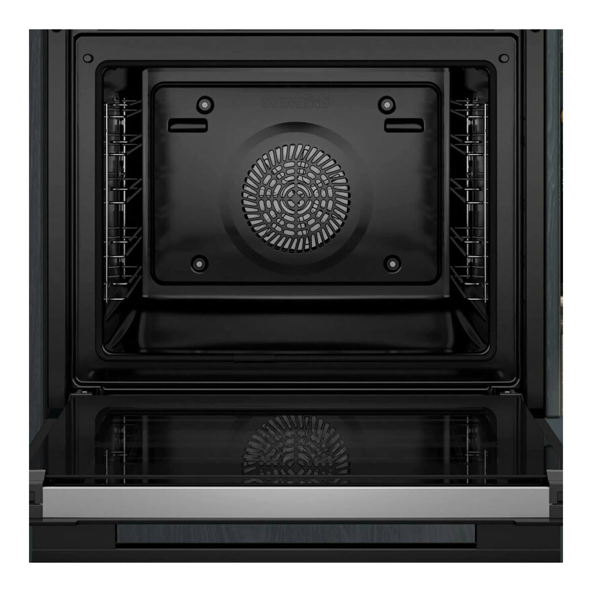 Interior de horno integrable Siemens HB776G1B1 en negro, vista frontal con la puerta abierta.