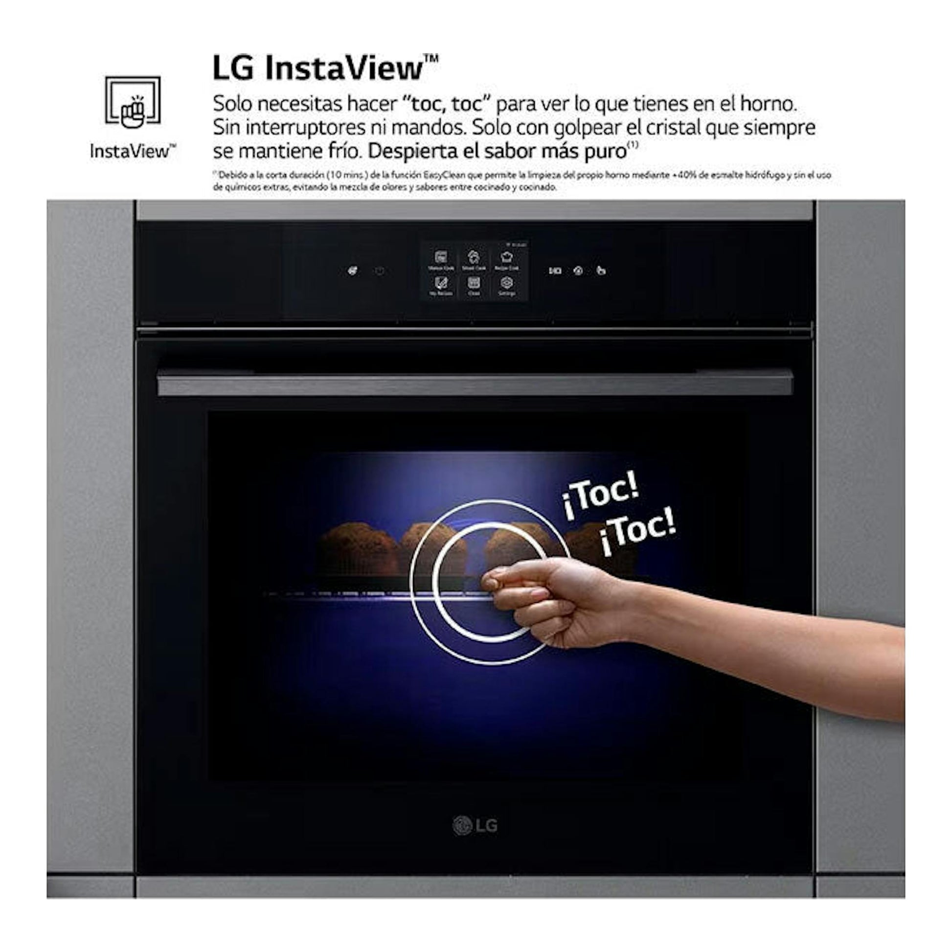 Horno LG WSED7666M negro, vista frontal, con puerta de vidrio y una mano tocando el panel InstaView.