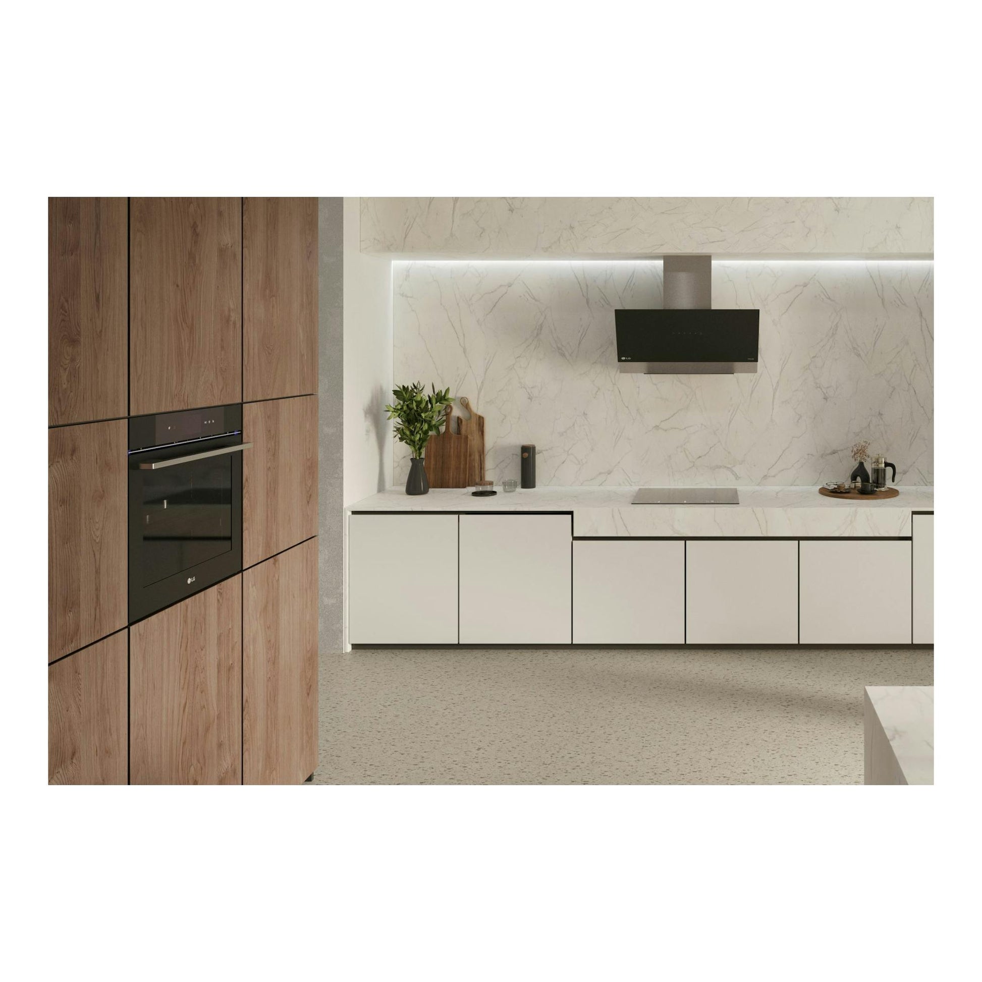 Horno empotrado LG WSED7667M negro, vista frontal, integrado en mueble de madera.