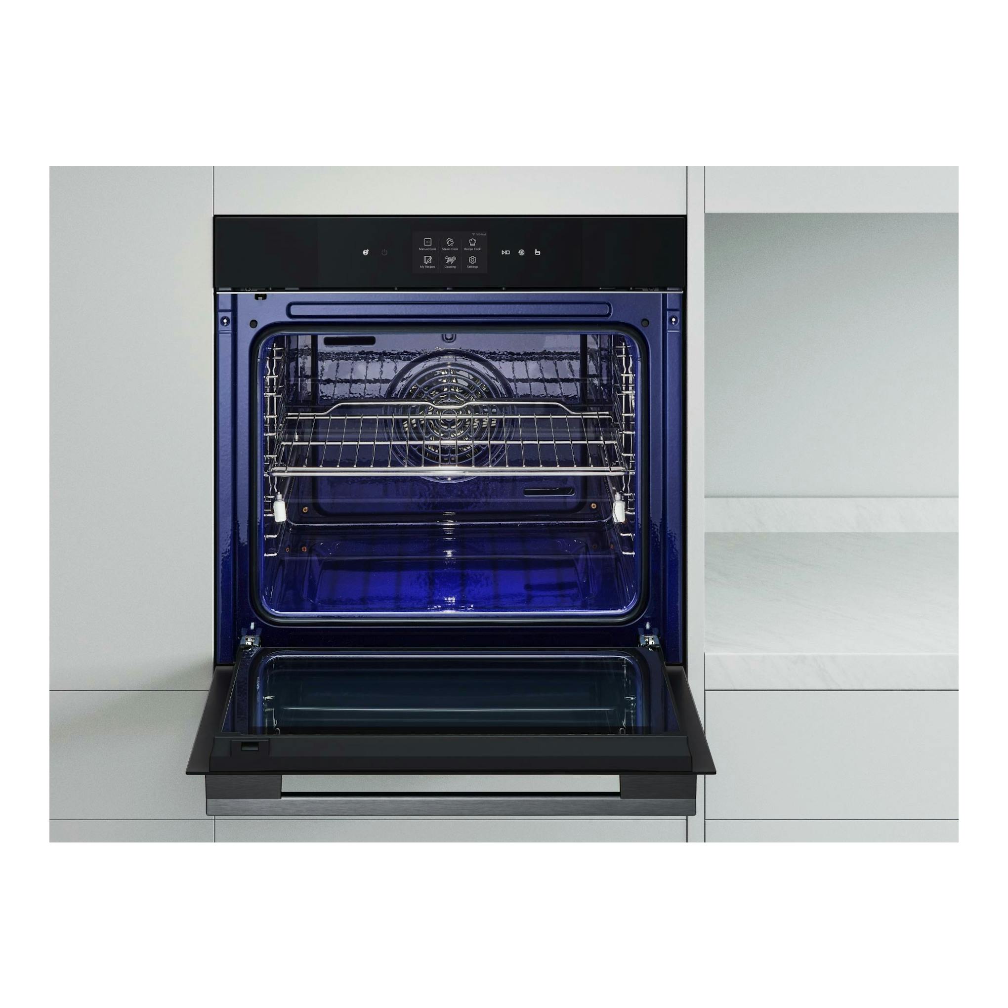 Horno LG WSED7667M empotrado, vista frontal, puerta abatible abierta e interior azul.