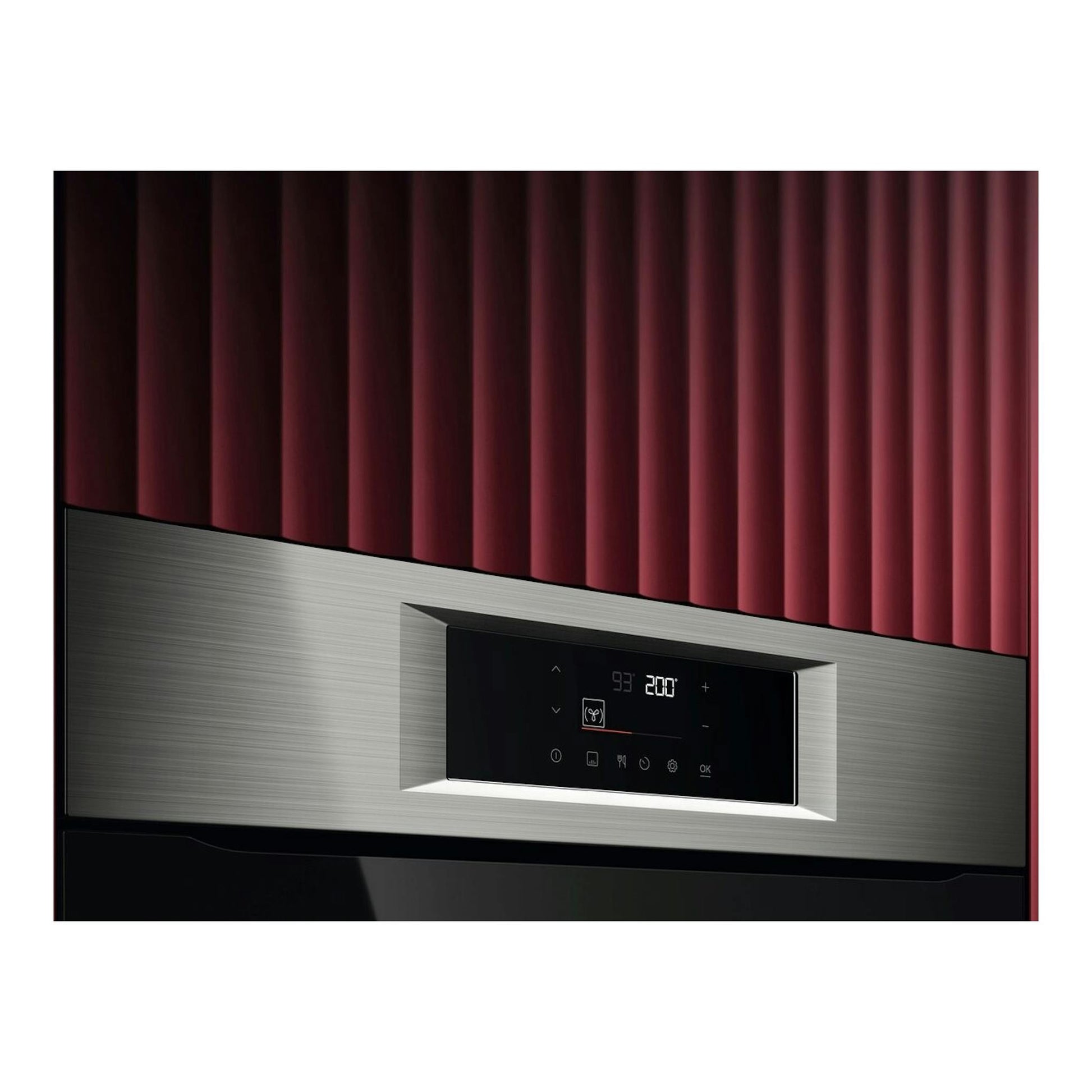 Horno AEG OU5PB43PM de acero inoxidable, vista frontal parcial con panel táctil negro.