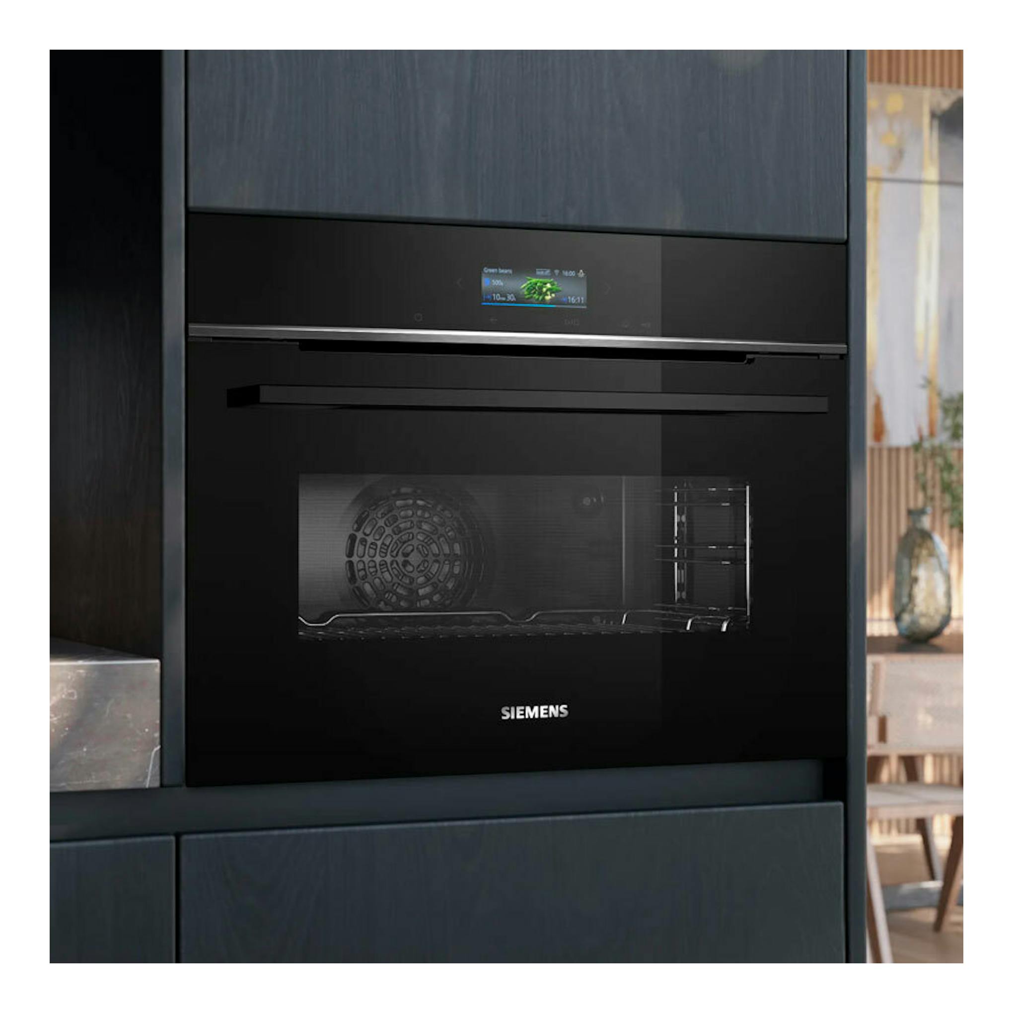 Horno Siemens CB774G1B1 negro empotrado, vista frontal, con panel digital y puerta de cristal.