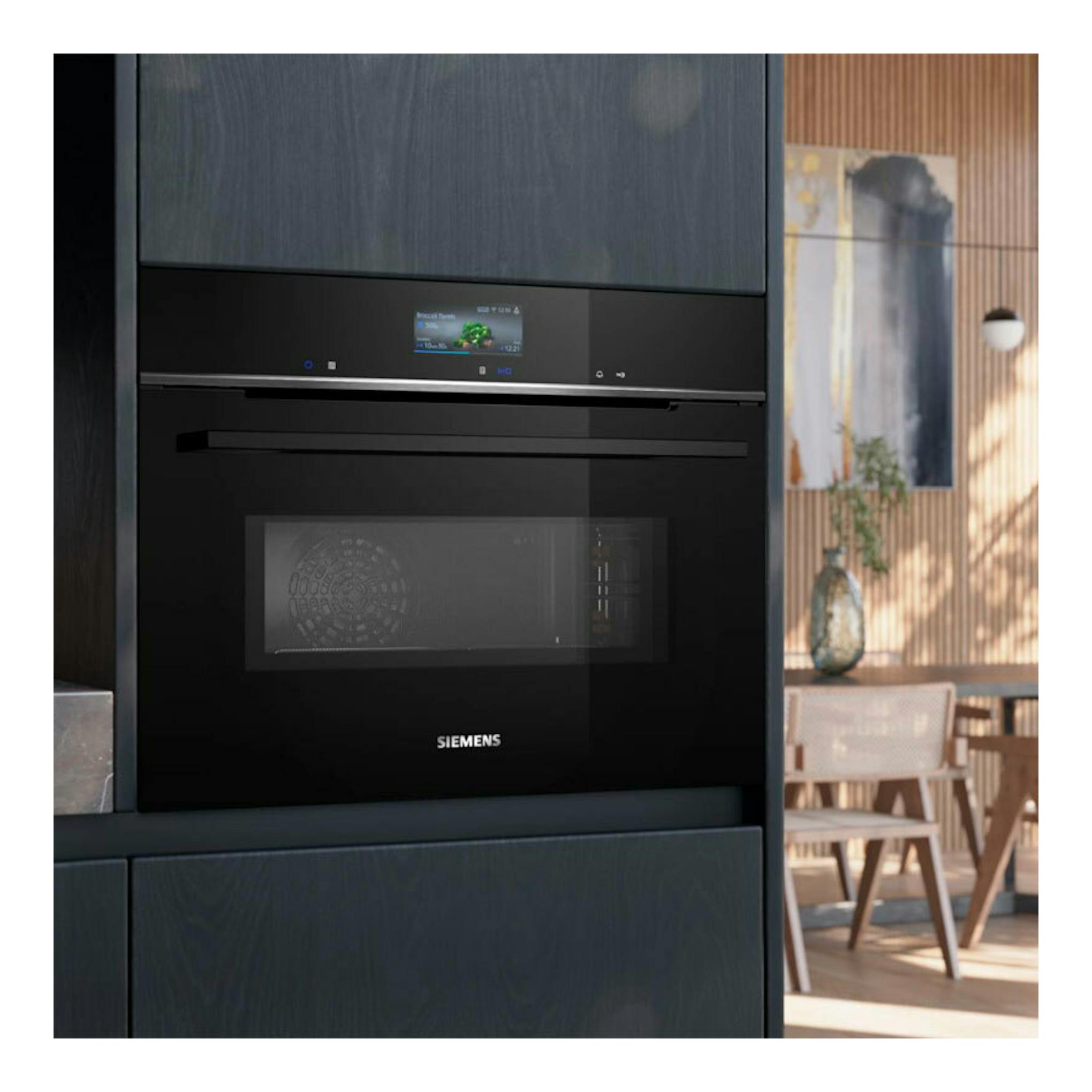 Horno Siemens CM776GKB1 negro empotrado, vista frontal, con panel digital y puerta de cristal.