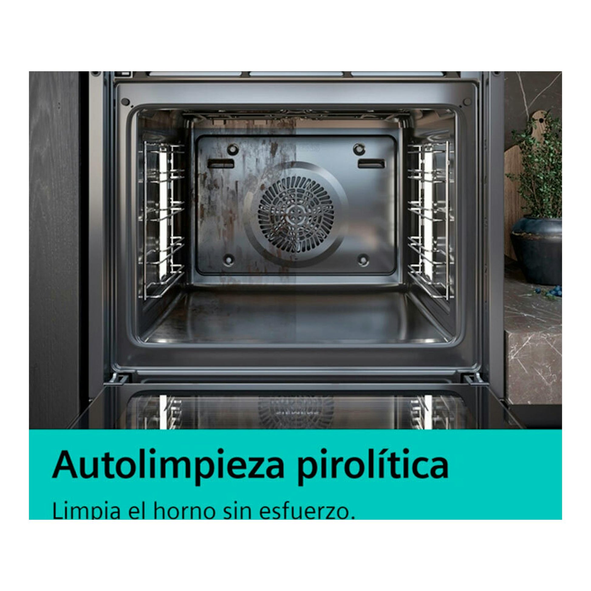 Horno Siemens HB578GES7 inox, interior de acero inoxidable con vista frontal abierta y autolimpieza pirolítica.