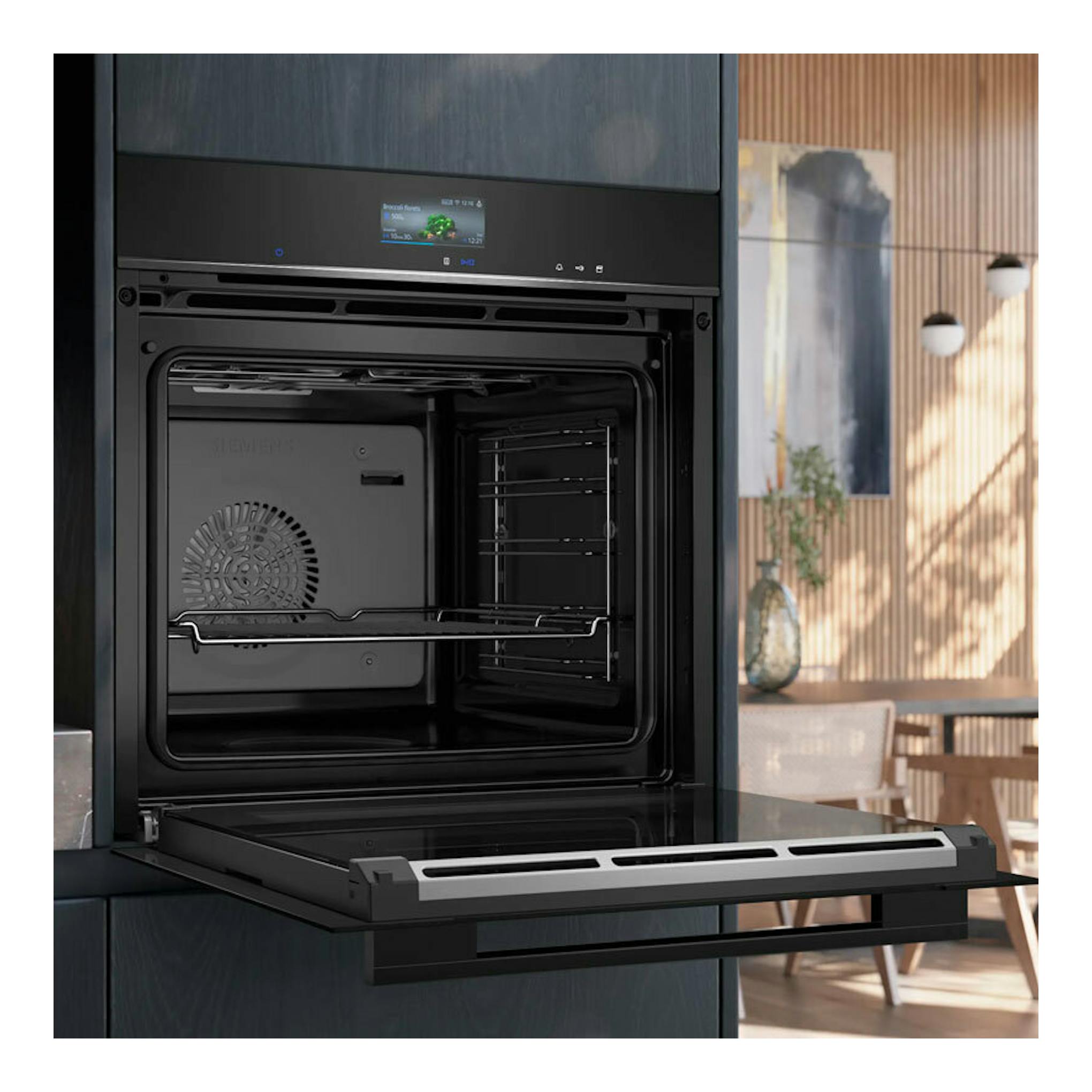 Horno Siemens HS736G3B1 negro, encastrado y abierto, vista frontal con pantalla superior.