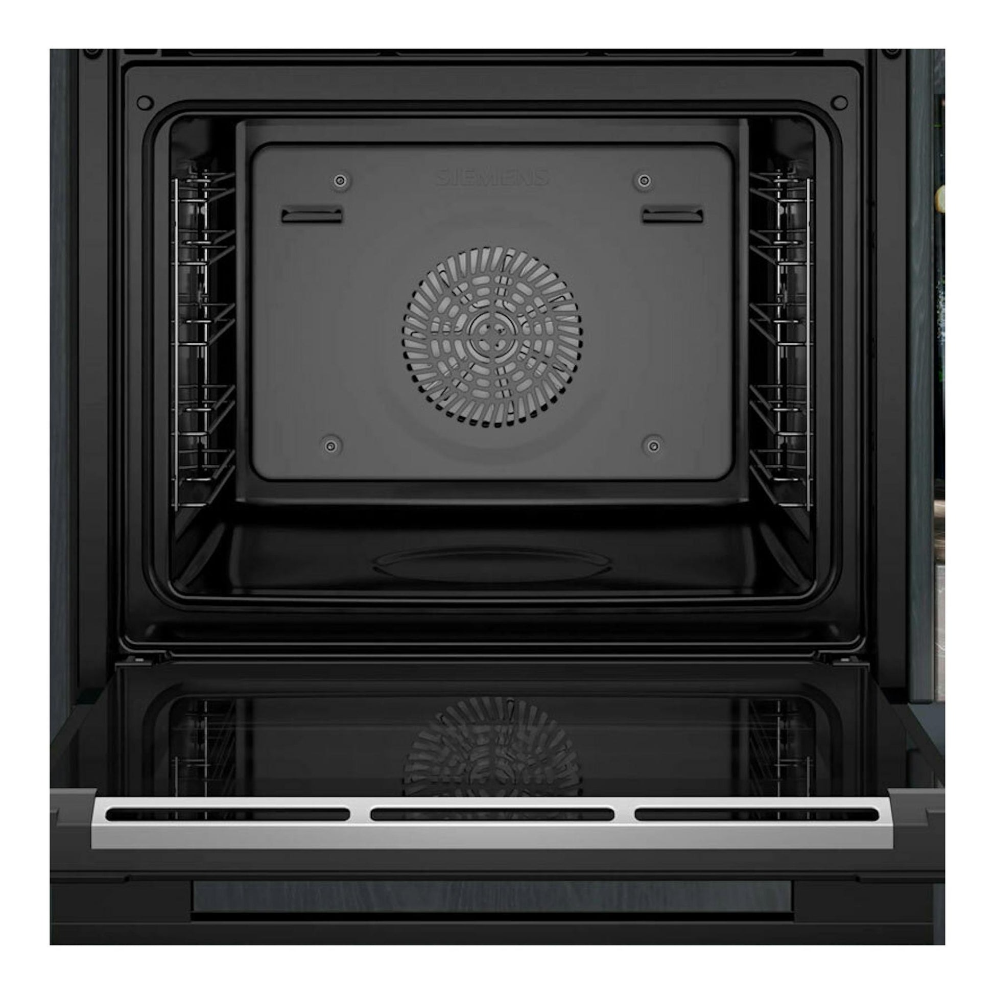 Horno Siemens HS736G3B1 negro, vista frontal interior con puerta abierta y ventilador trasero.