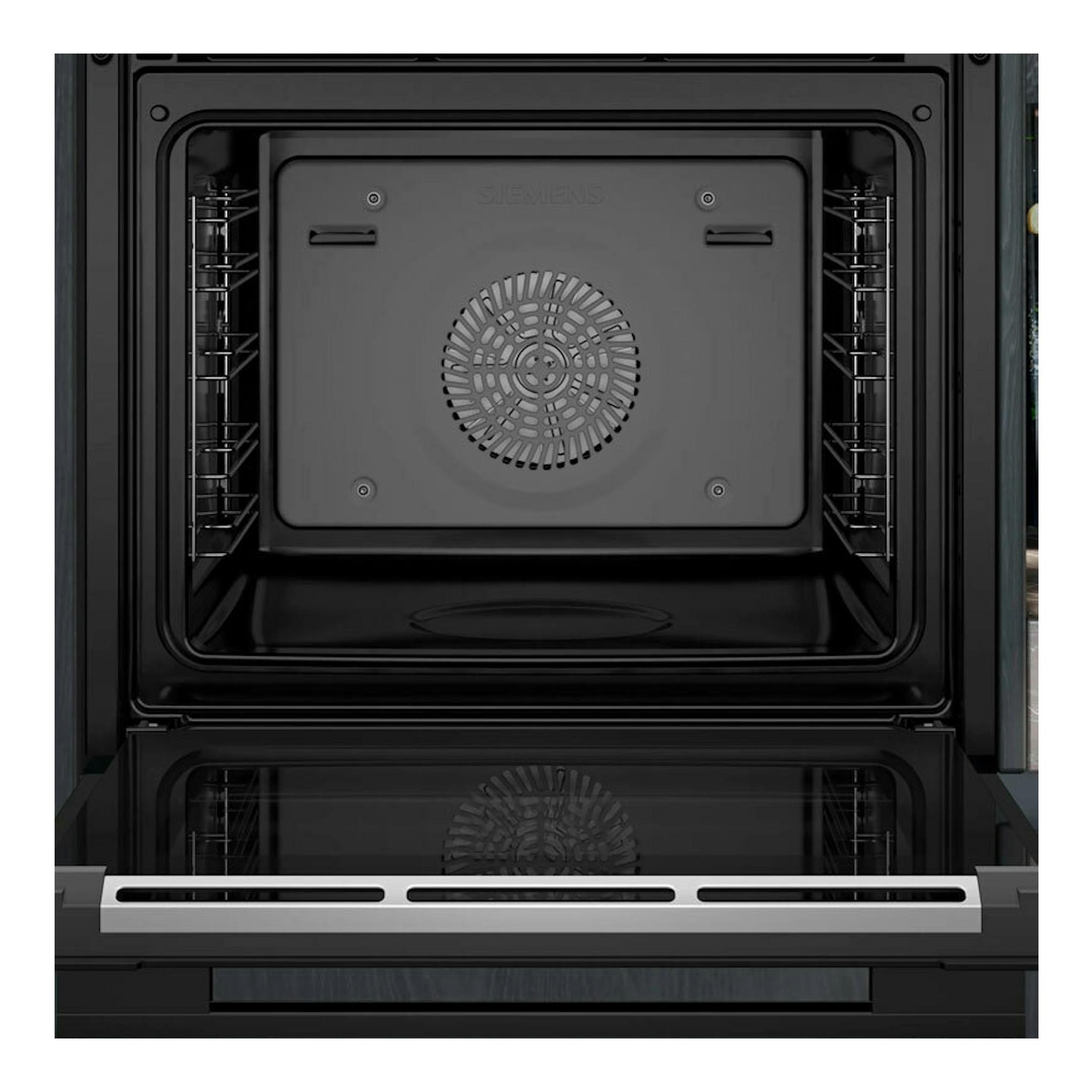 Horno Siemens HS736G3B1 negro, vista frontal interior con puerta abierta y ventilador trasero.