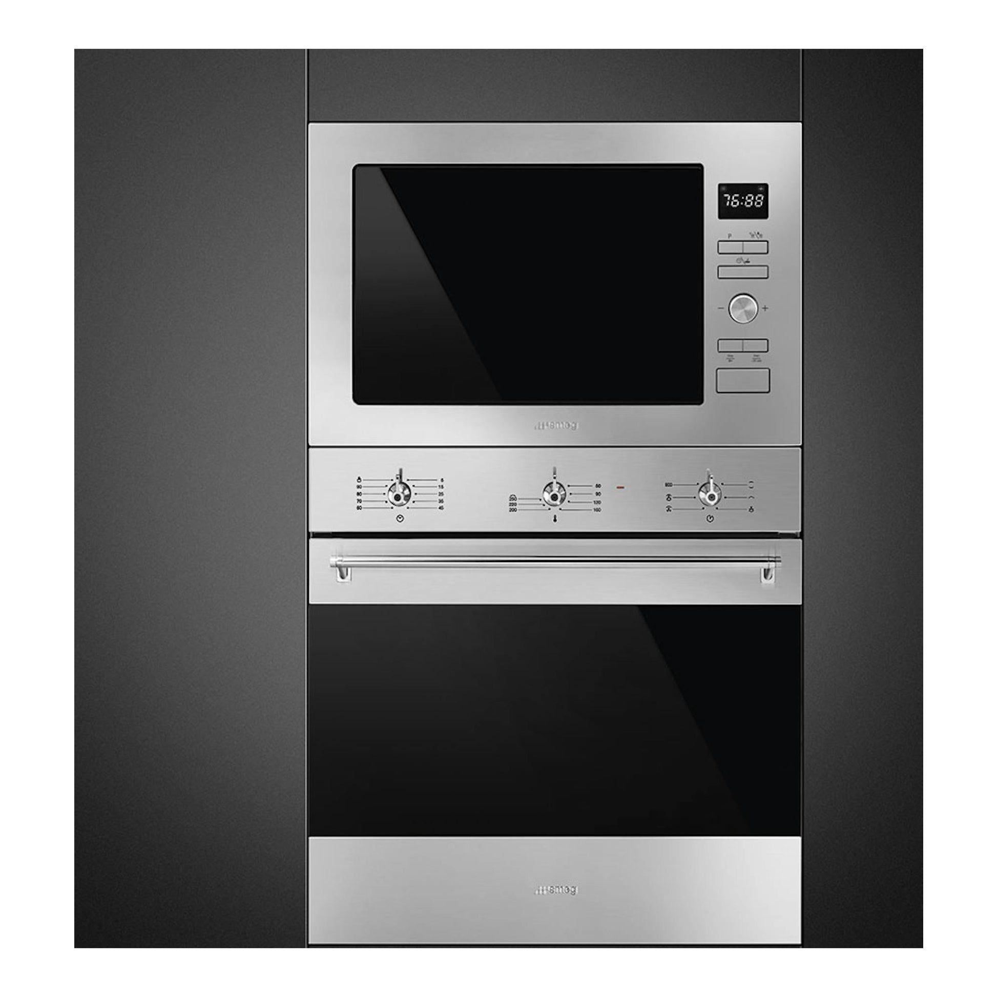 Horno empotrable Smeg SF6381X de acero inoxidable, vista frontal, con puerta de cristal negro y display.