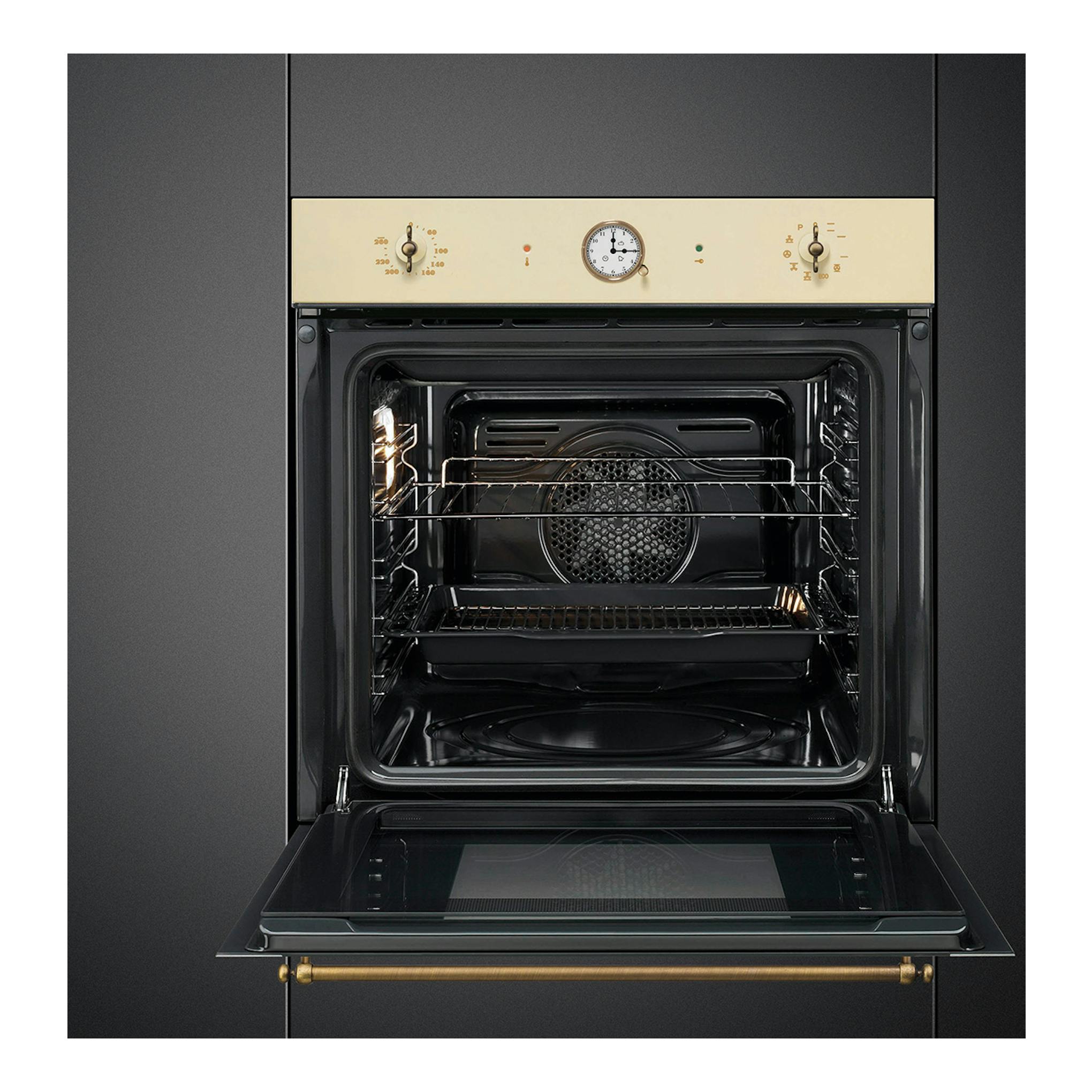 Horno multifunción Smeg SFP68C1TPO crema, vista frontal con puerta abatible abierta e interior negro.