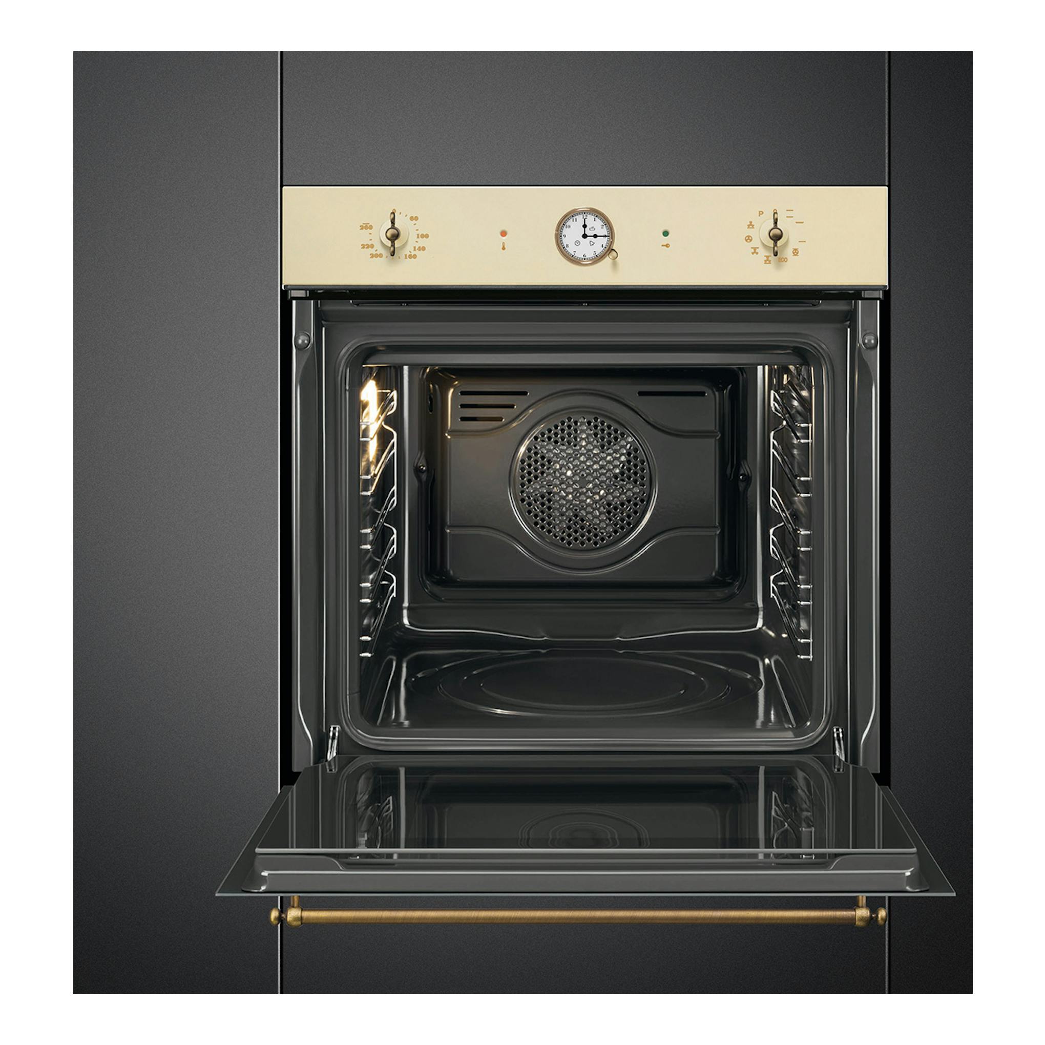 Horno empotrado Smeg SFP68C1TPO crema, vista frontal con puerta abatida e interior negro.
