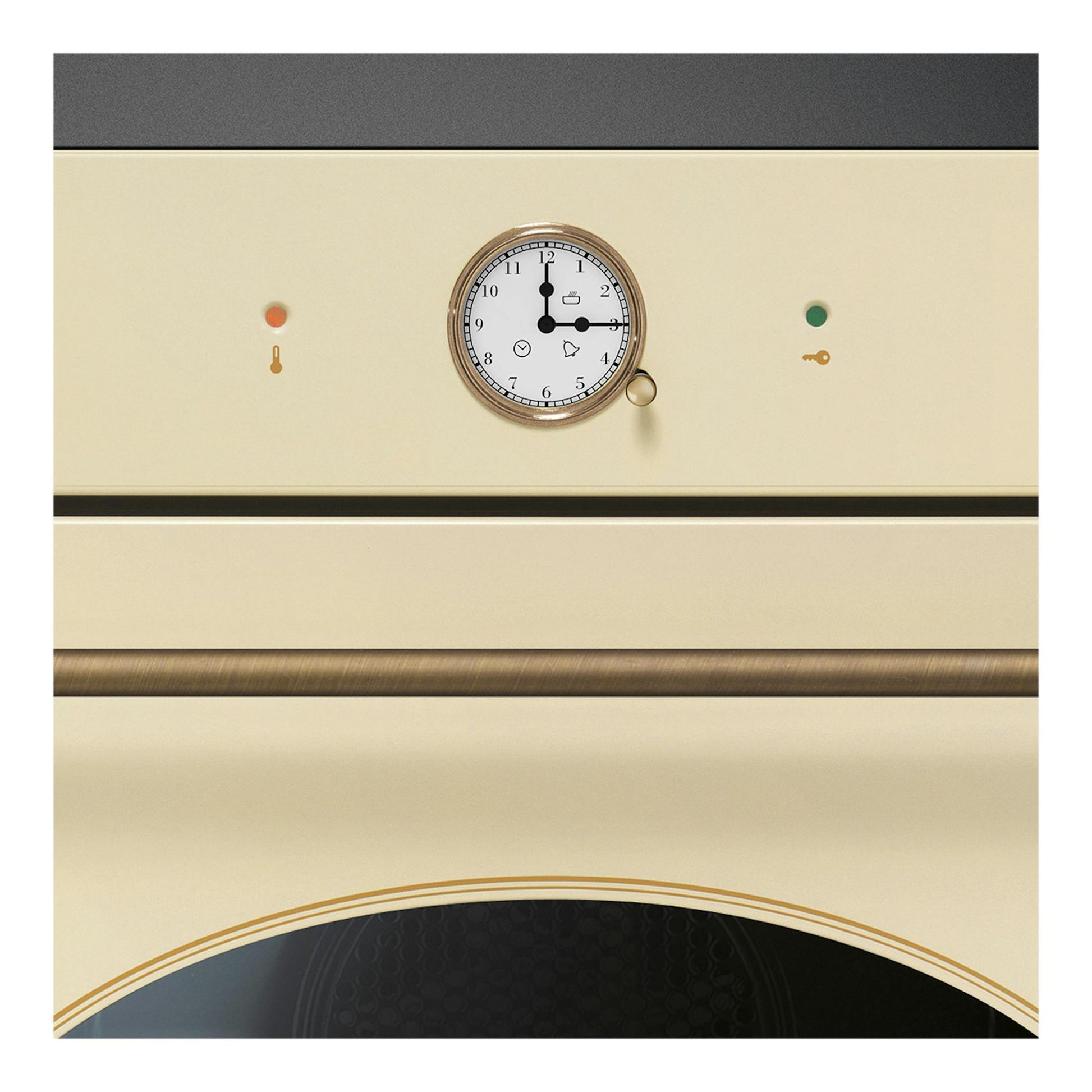 Primer plano frontal de horno Smeg SFP68C1TPO crema, con reloj central y puerta de vidrio curvo.