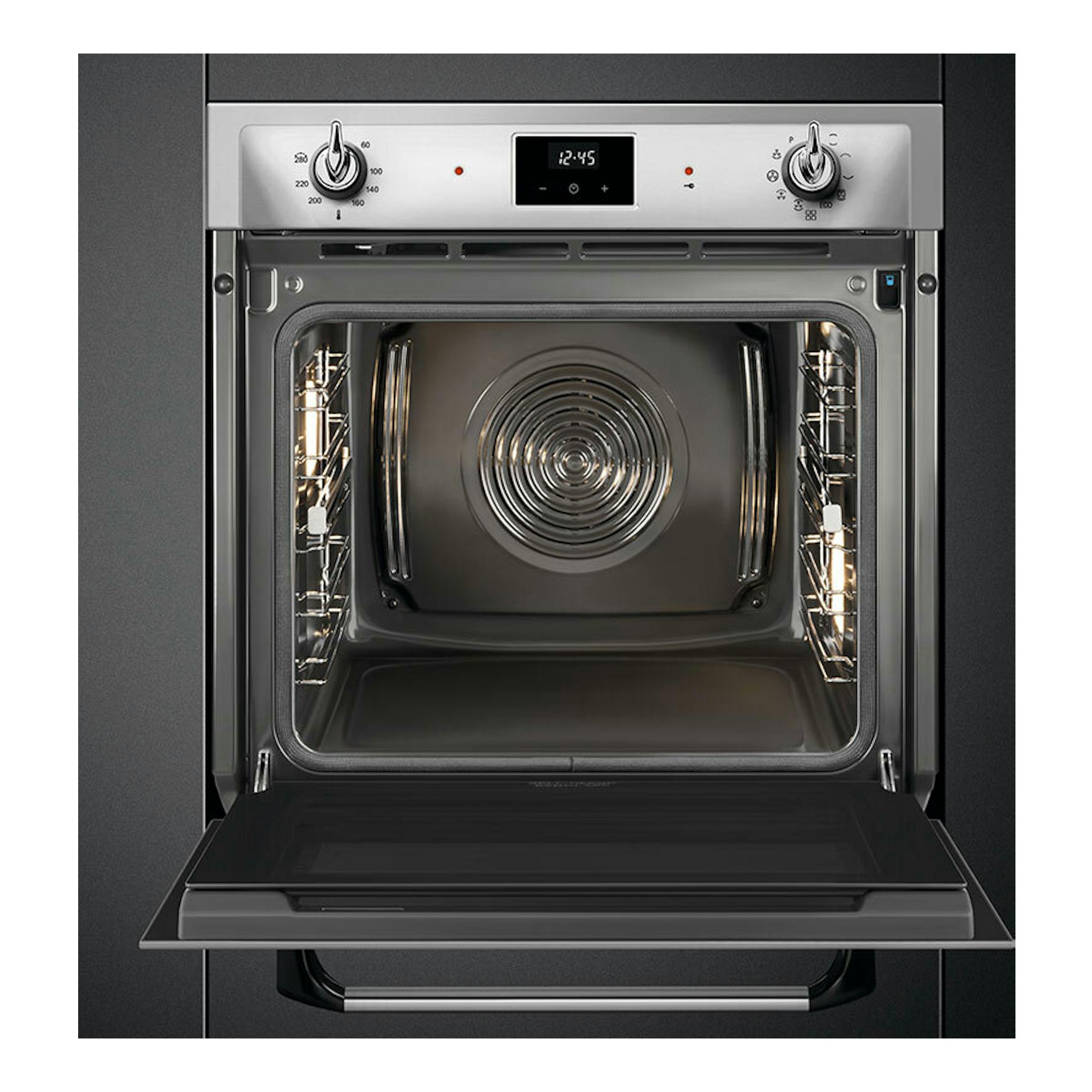 Horno Smeg SOP6900TX inox, vista frontal con puerta abatida e interior iluminado.
