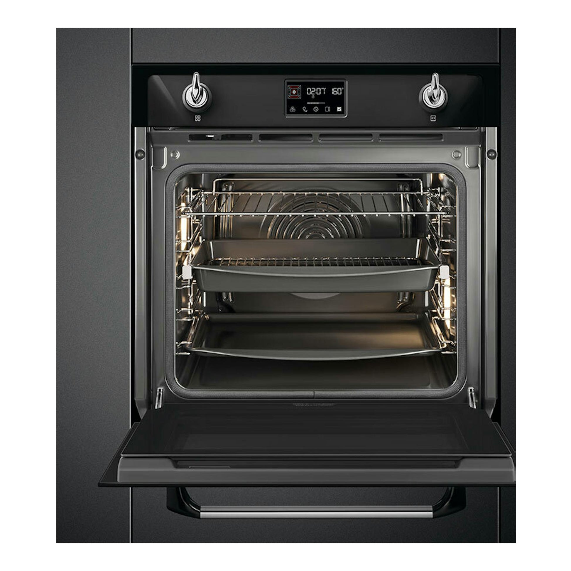 Horno Smeg SOP6902S2PN negro, vista frontal con la puerta abatida y el interior iluminado.