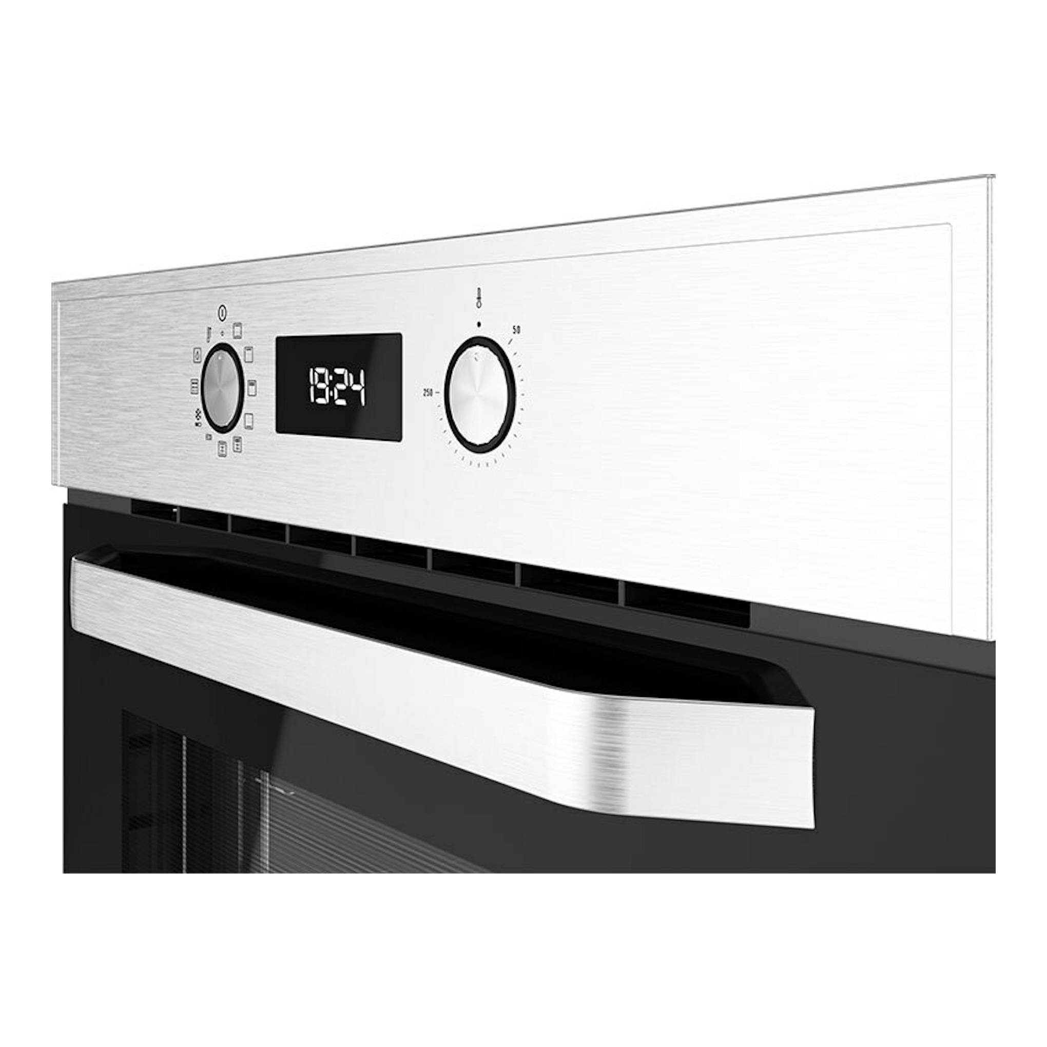 Horno Teka HCB6530P inox, vista frontal en ángulo, panel de acero inoxidable, display digital y dos mandos.