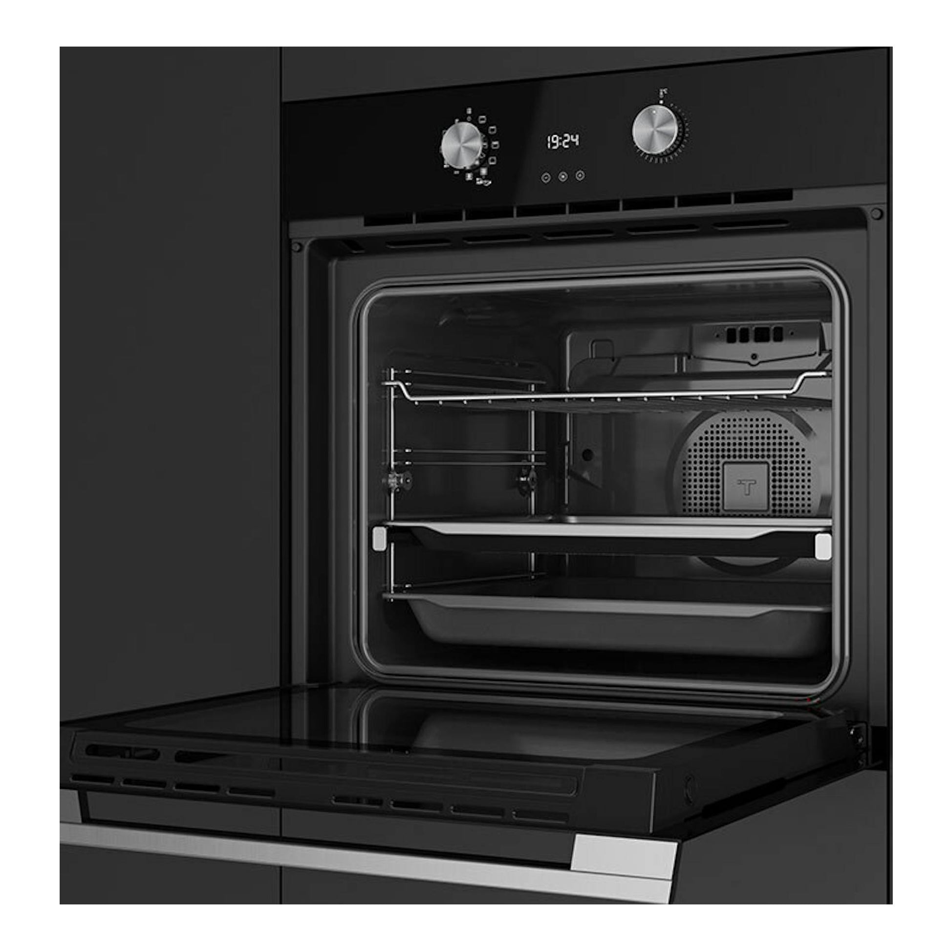 Horno Teka HLB8406P Inox empotrado, vista frontal, puerta abatible abierta e interior negro con mandos plateados.