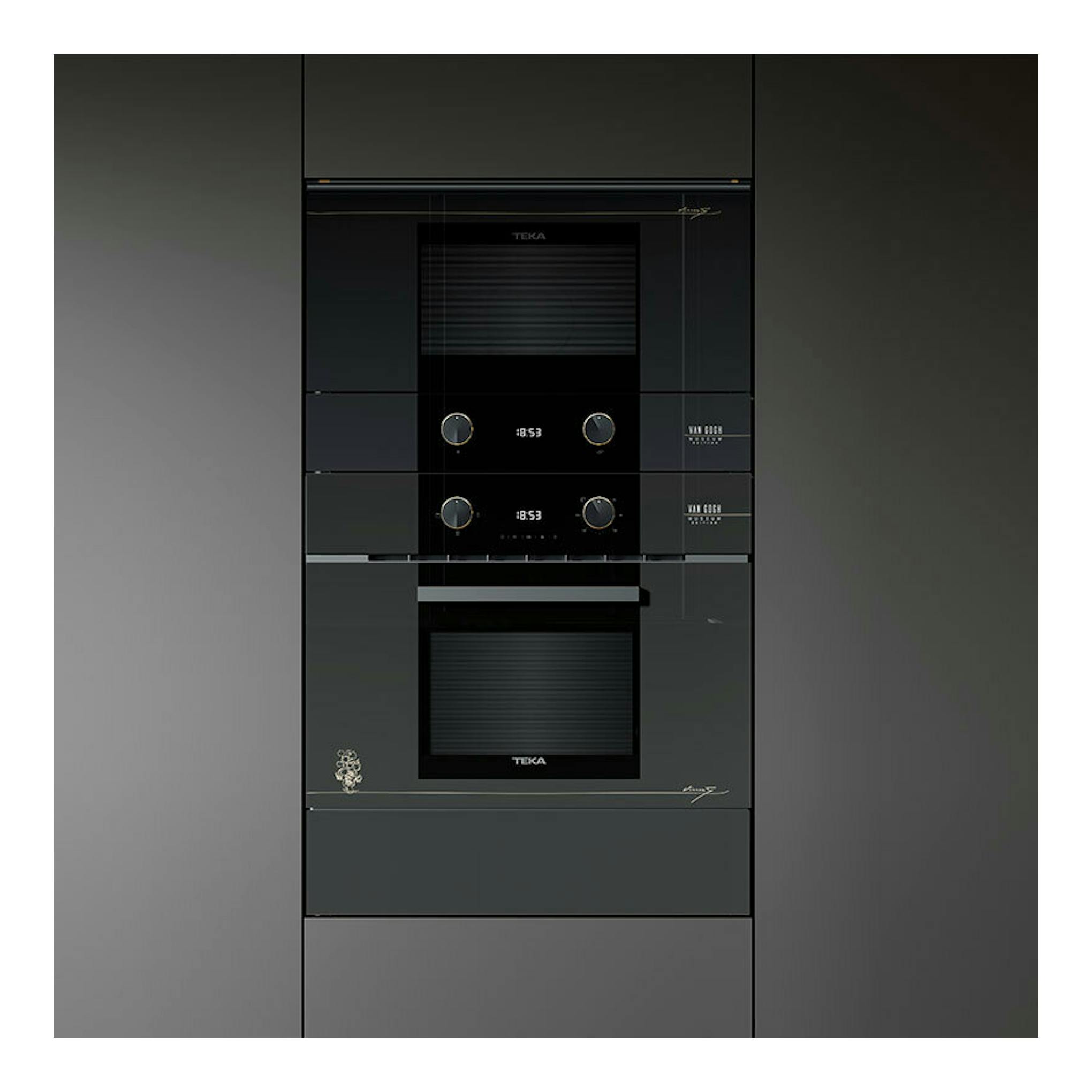 Horno empotrado Teka HLB84VGOGH de cristal gris, vista frontal, con panel negro y mandos.