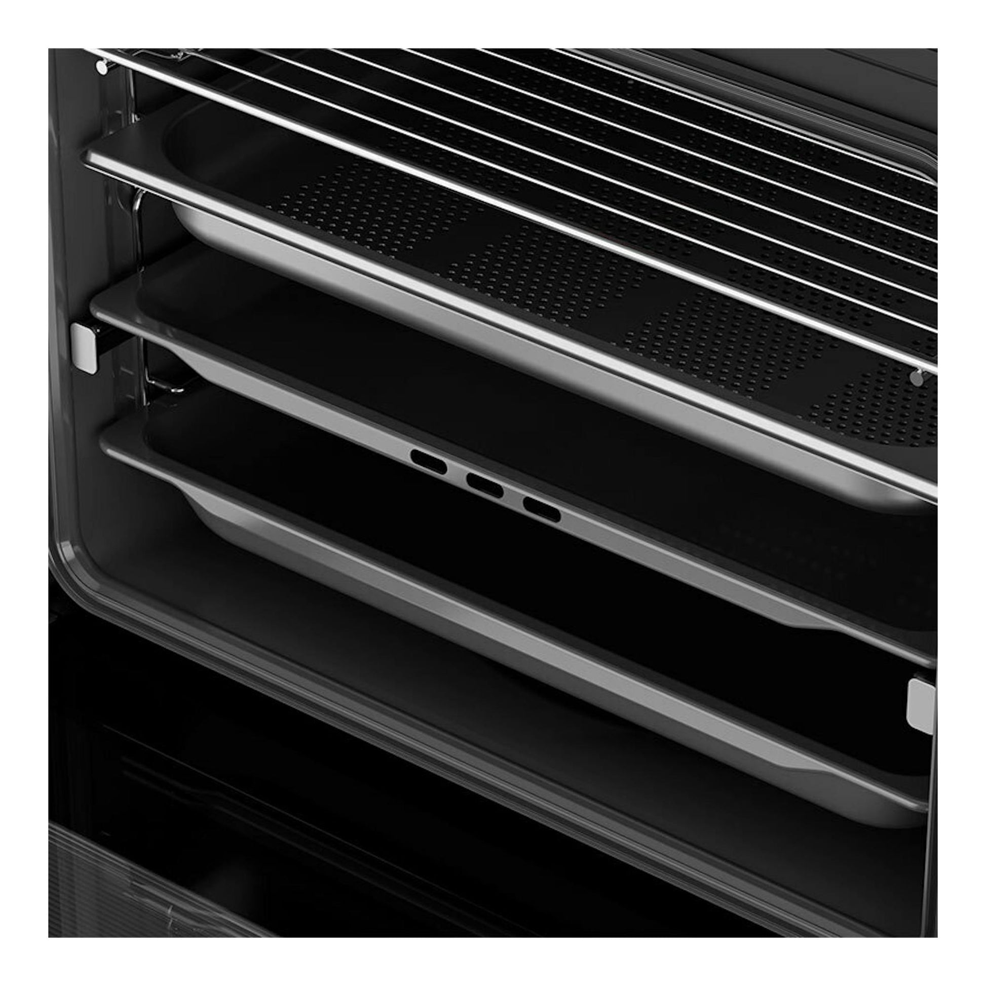Interior de horno Teka HLB8550 en cristal negro, con bandejas y rejillas metálicas.
