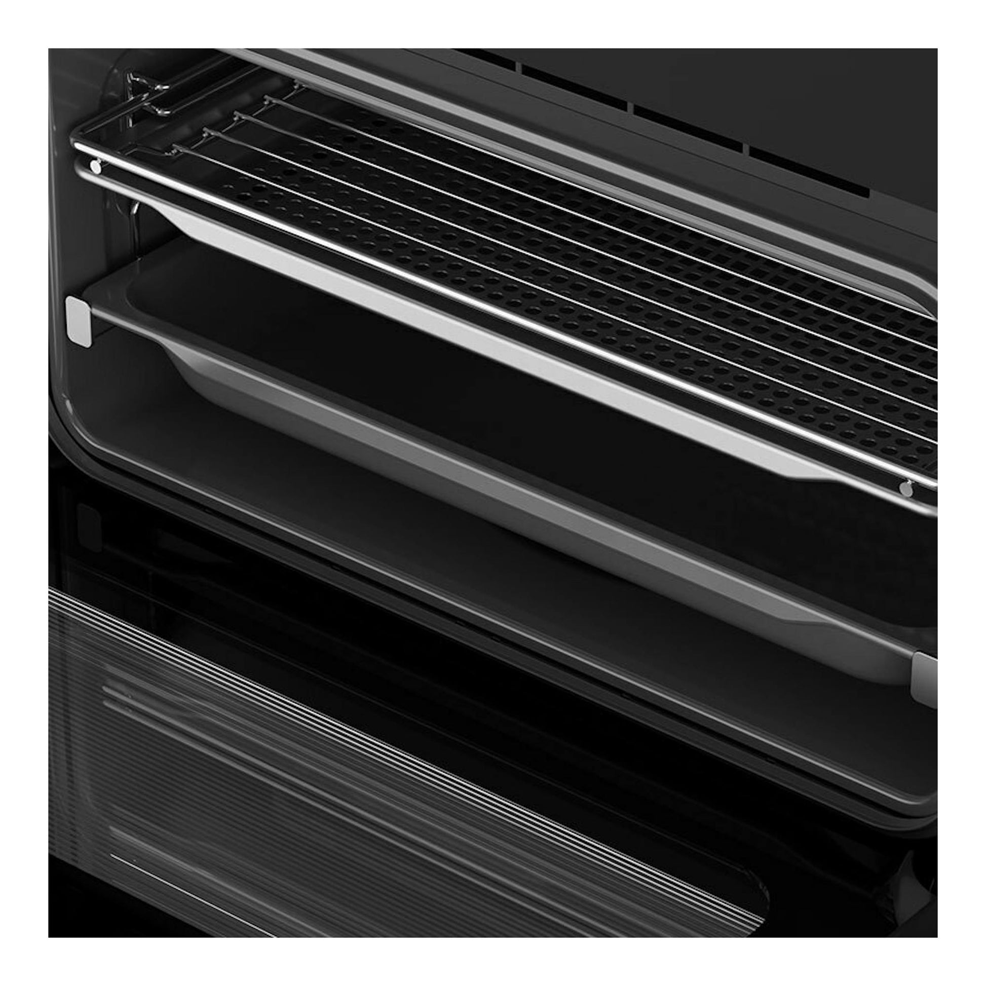Horno Teka HLC8406 de cristal negro, vista interior en ángulo con rejilla y bandeja.